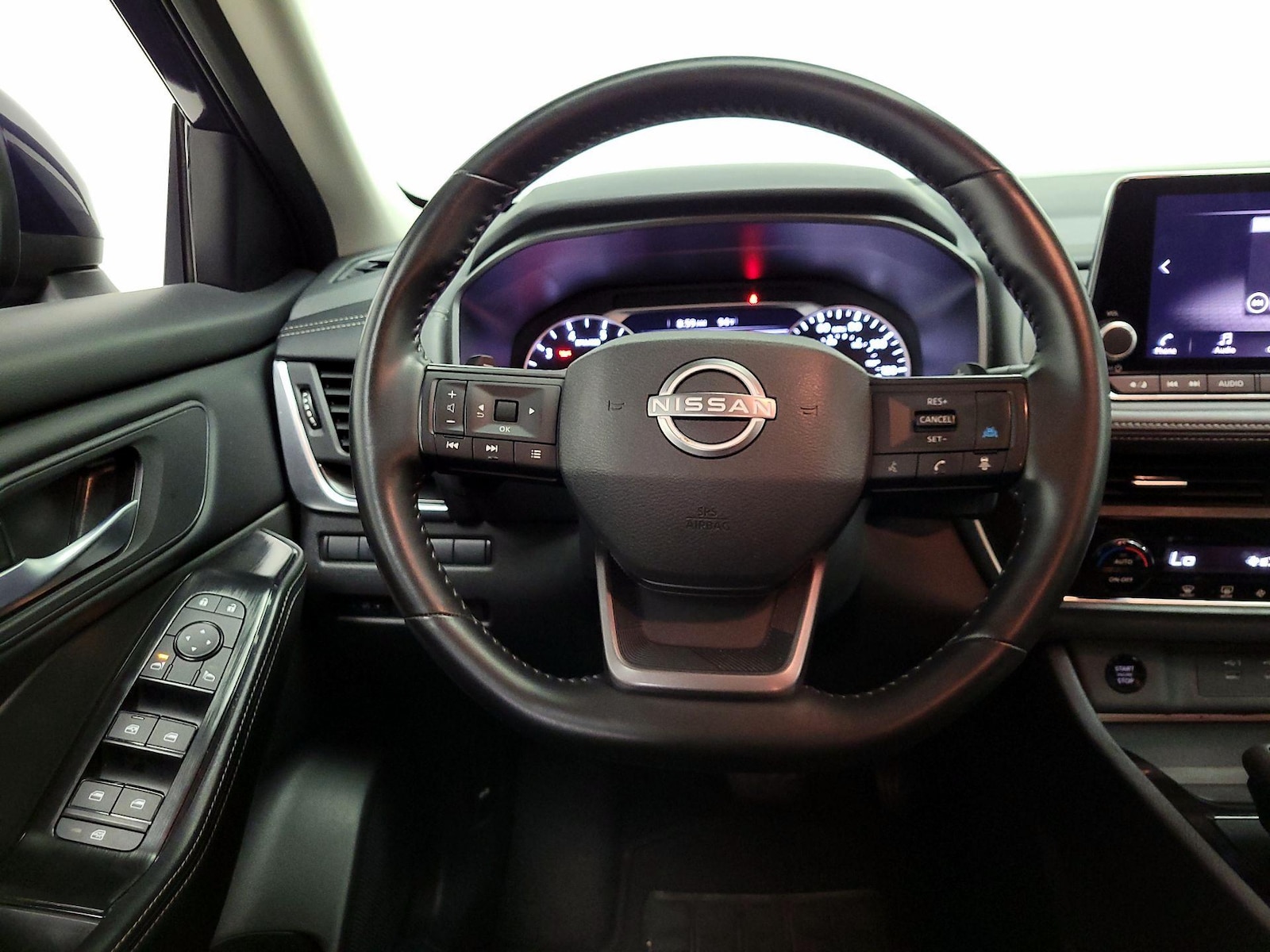 2025 Nissan Rogue SV - Photo 11