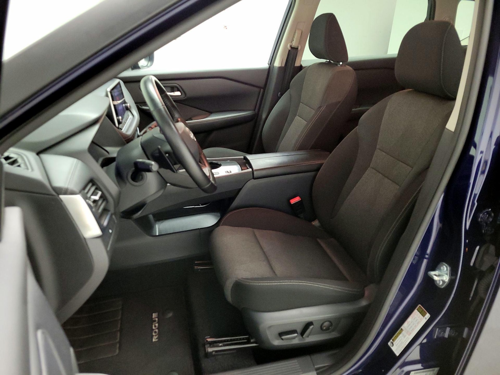 2025 Nissan Rogue SV - Photo 12