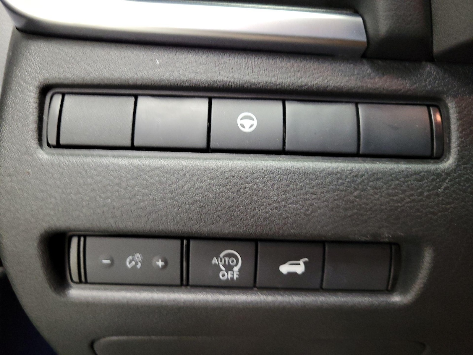 2025 Nissan Rogue SV - Photo 14