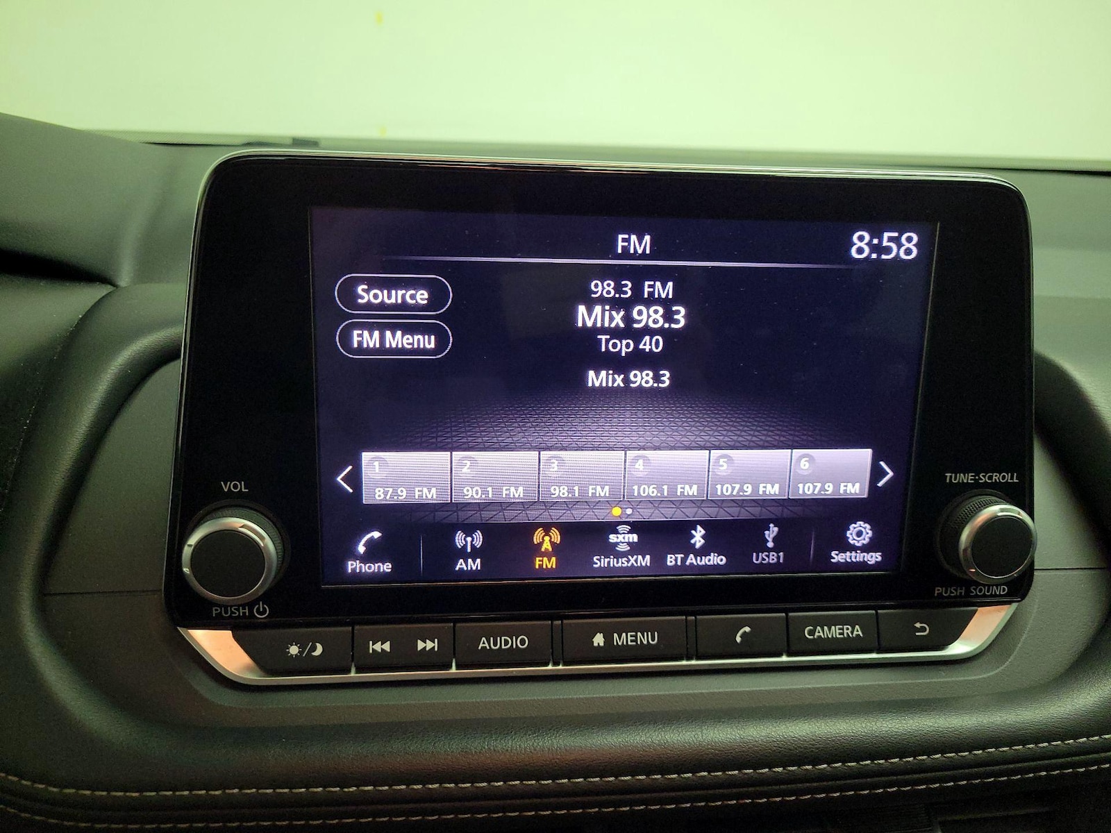 2025 Nissan Rogue SV - Photo 17