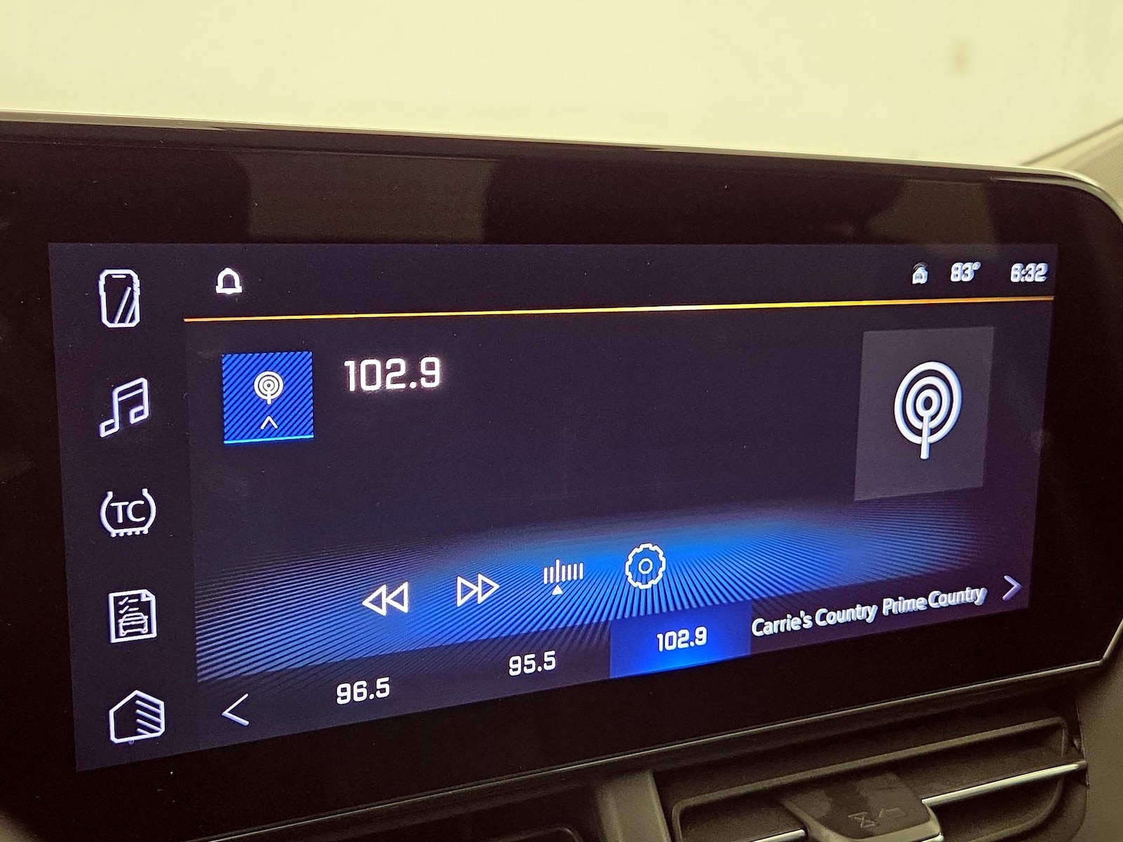 2025 Chevrolet Trax LT - Photo 16