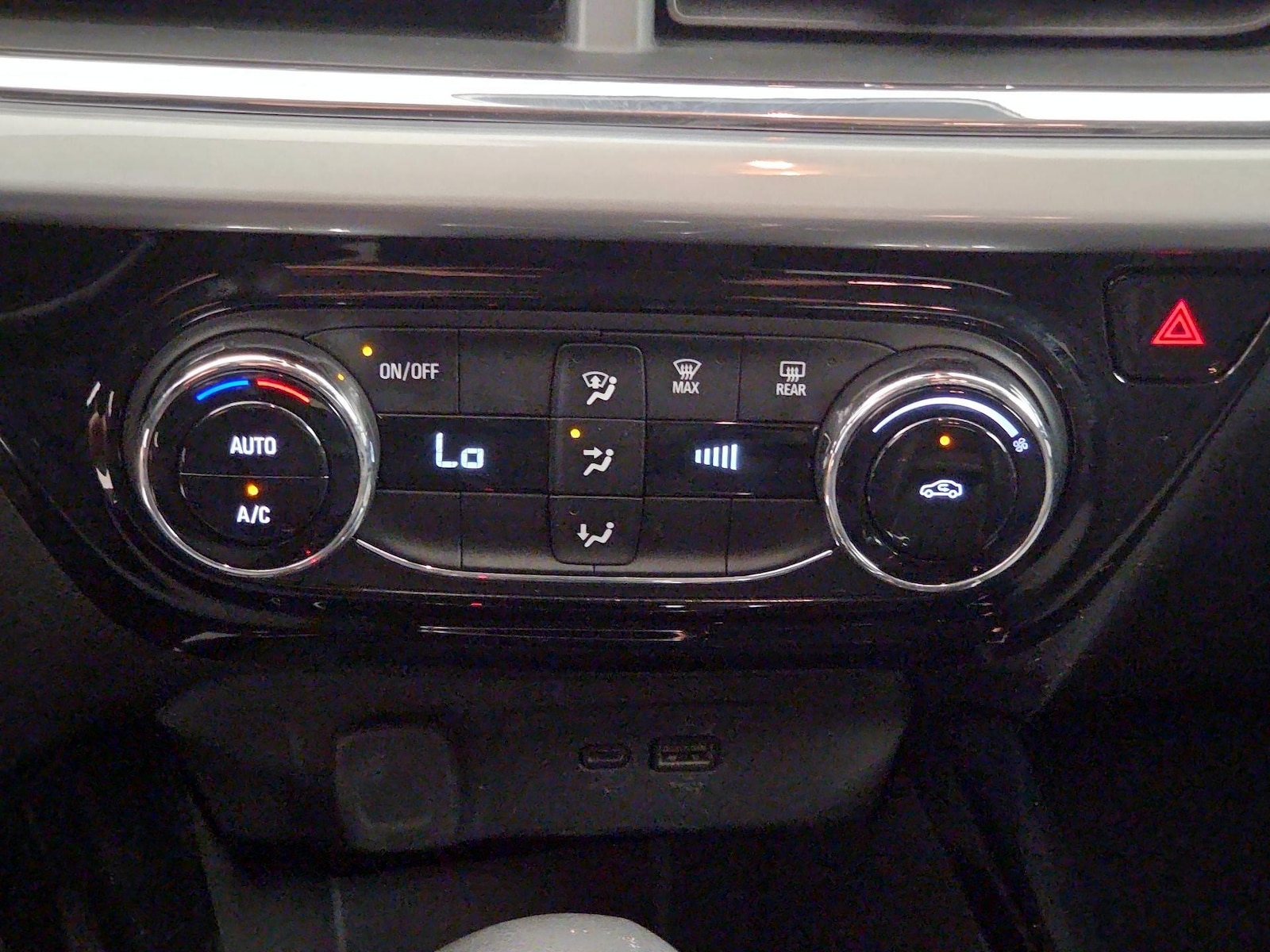 2025 Chevrolet Trax LT - Photo 17