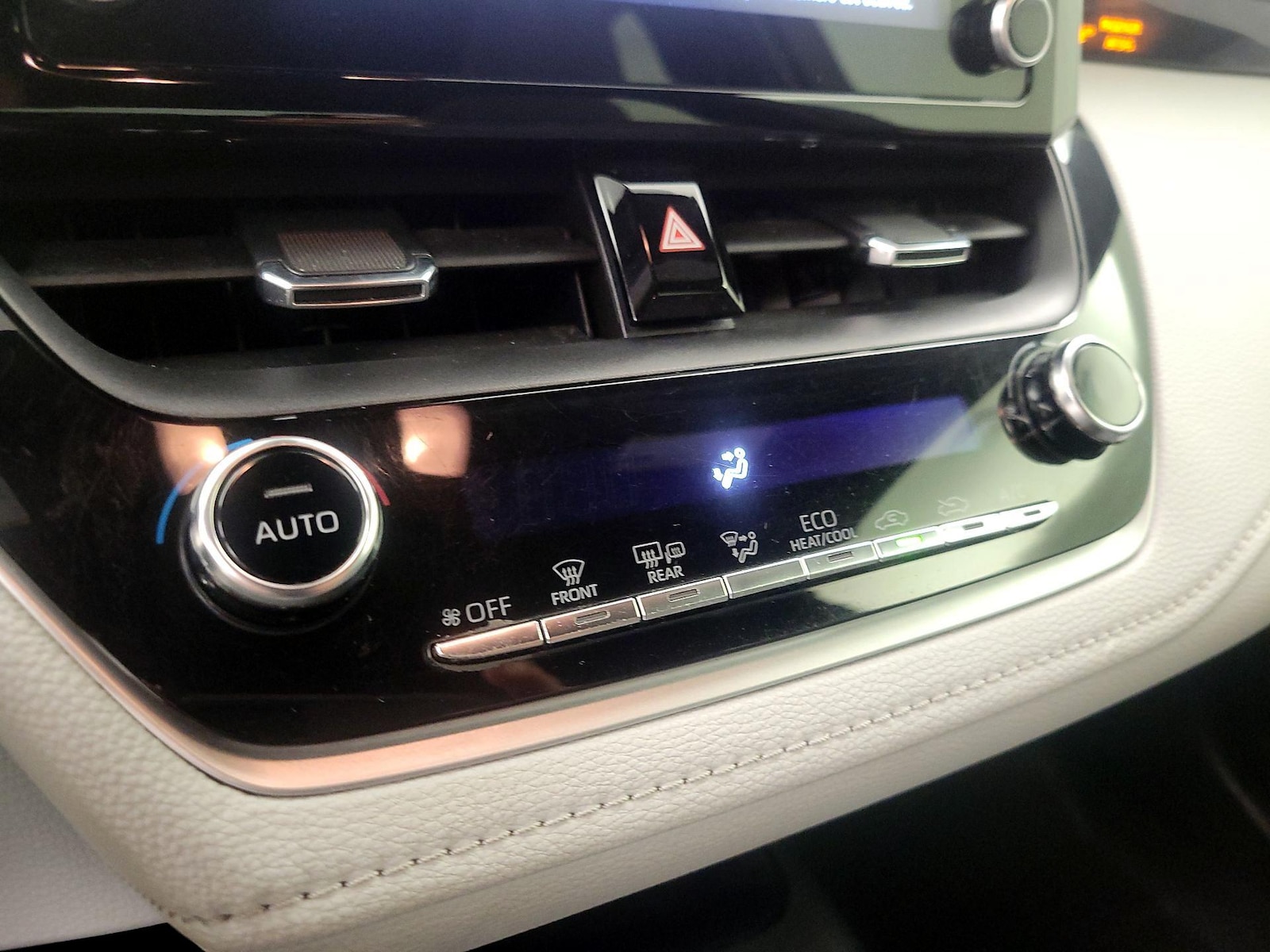 2020 Toyota Corolla SE - Photo 17