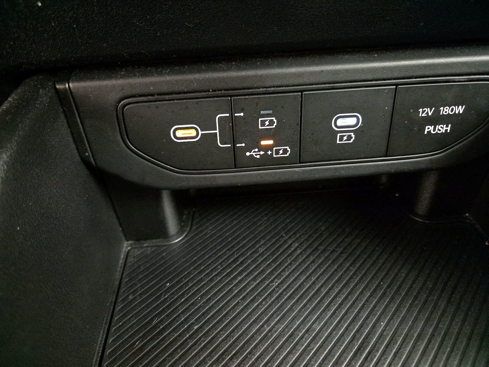 2025 Kia K4 LXS - Photo 19