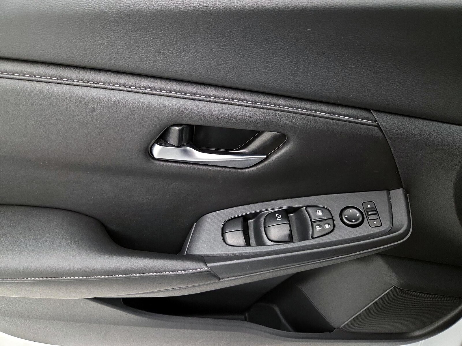 2025 Nissan Sentra SV - Photo 13