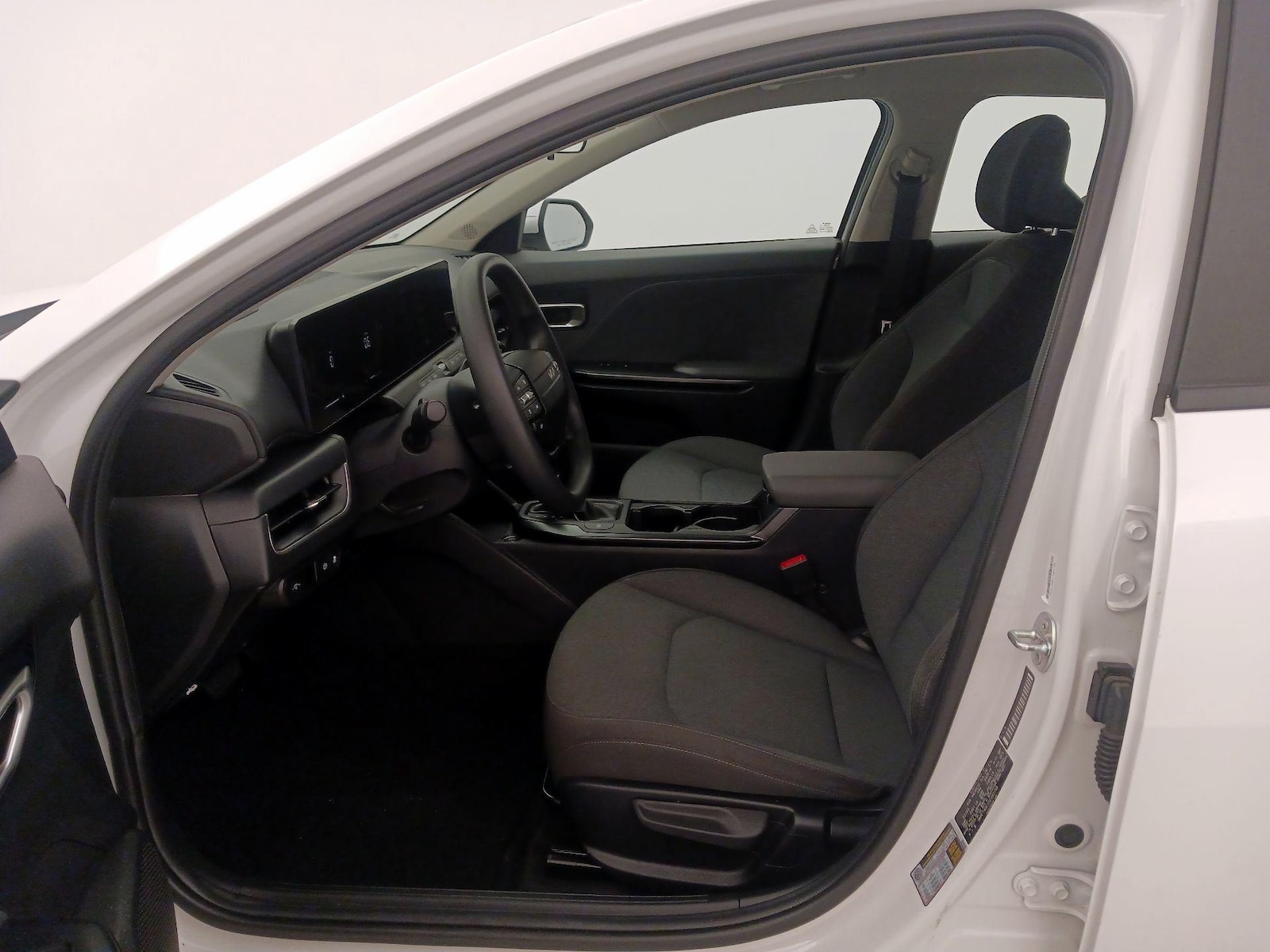 2025 Kia K4 LXS - Photo 12