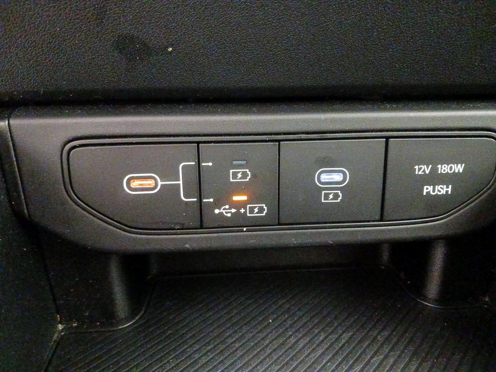 2025 Kia K4 LXS - Photo 19