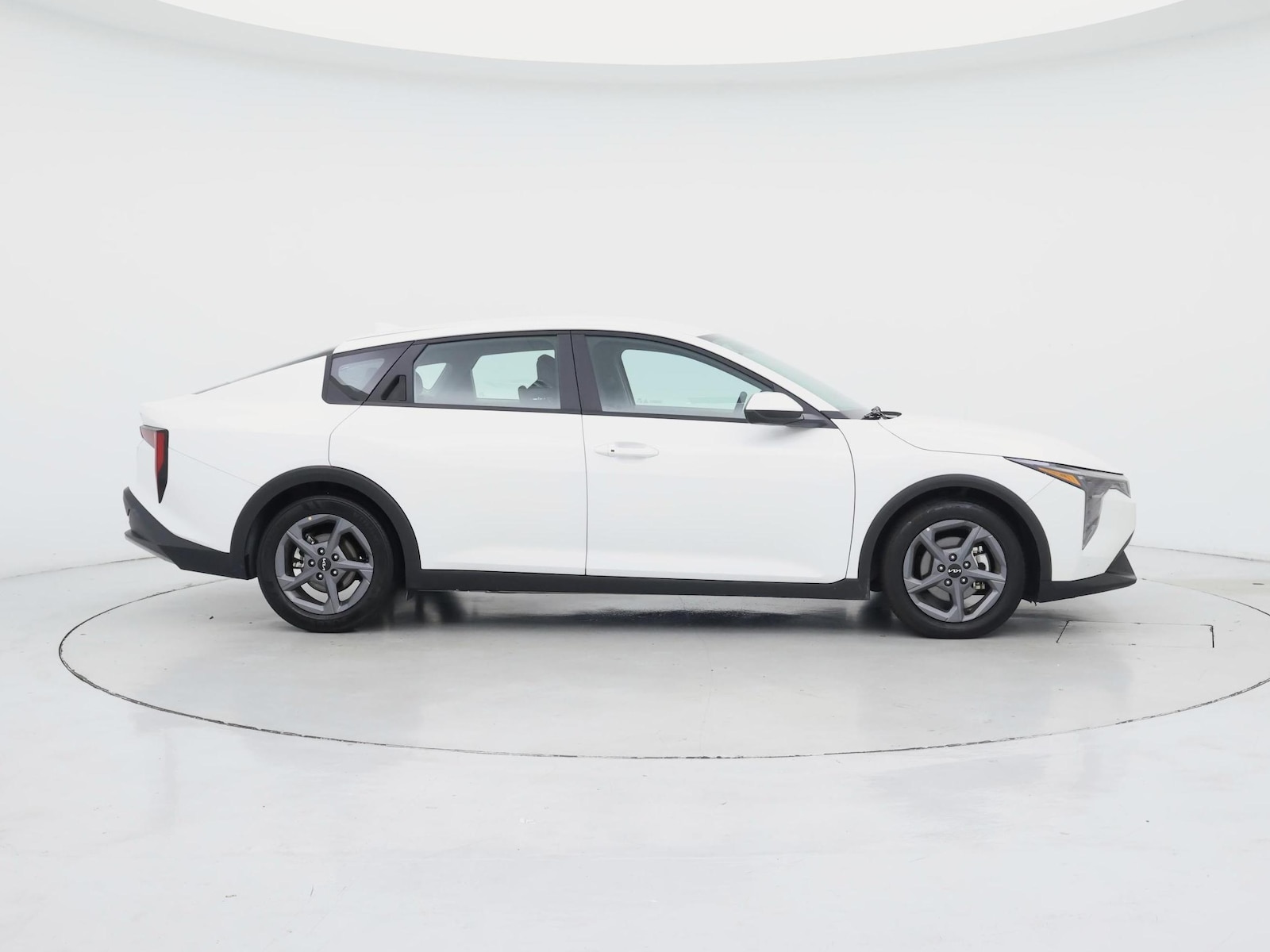 2025 Kia K4 LXS - Photo 8