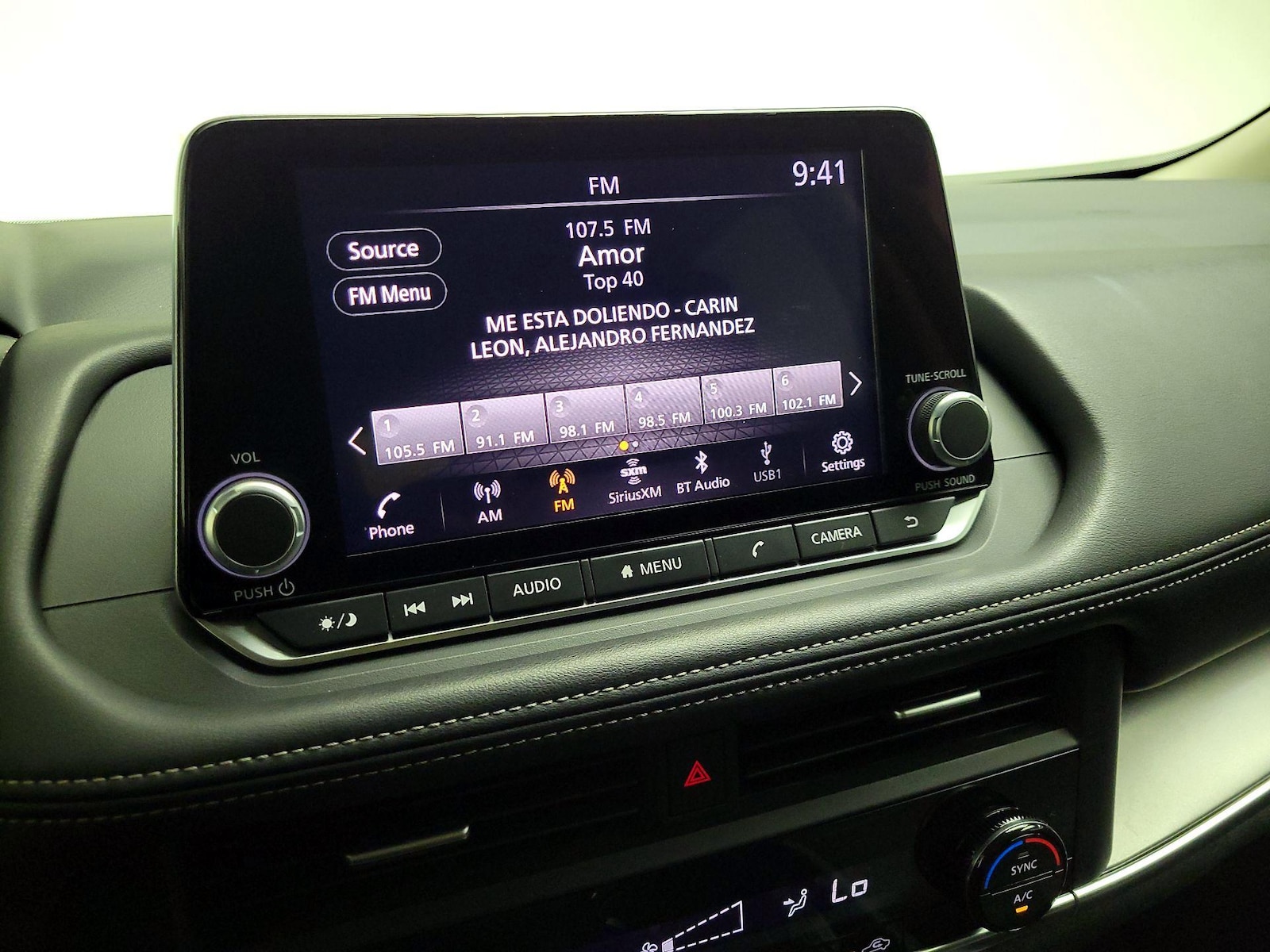 2025 Nissan Rogue SV - Photo 16