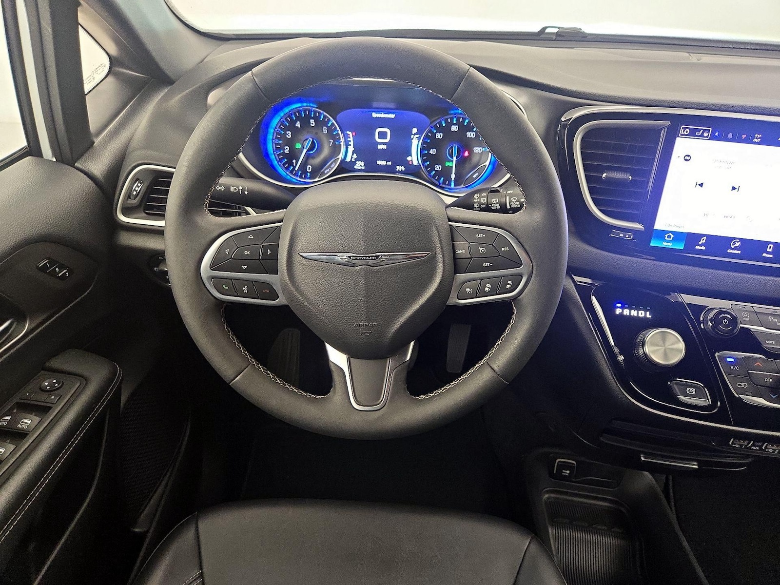 2025 Chrysler Pacifica Select - Photo 11