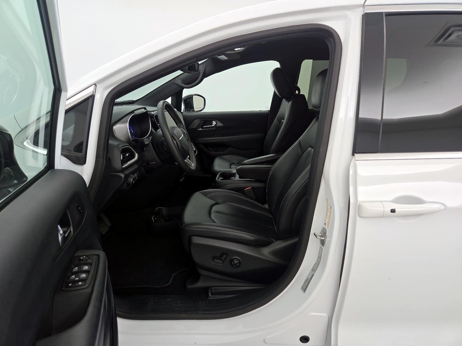 2025 Chrysler Pacifica Select - Photo 12