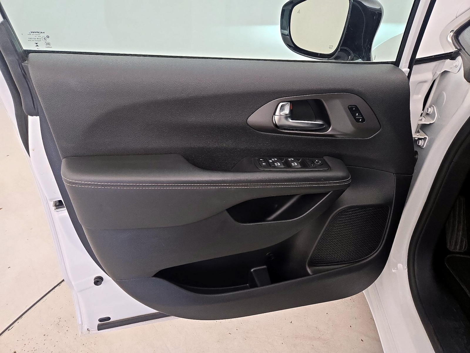 2025 Chrysler Pacifica Select - Photo 13