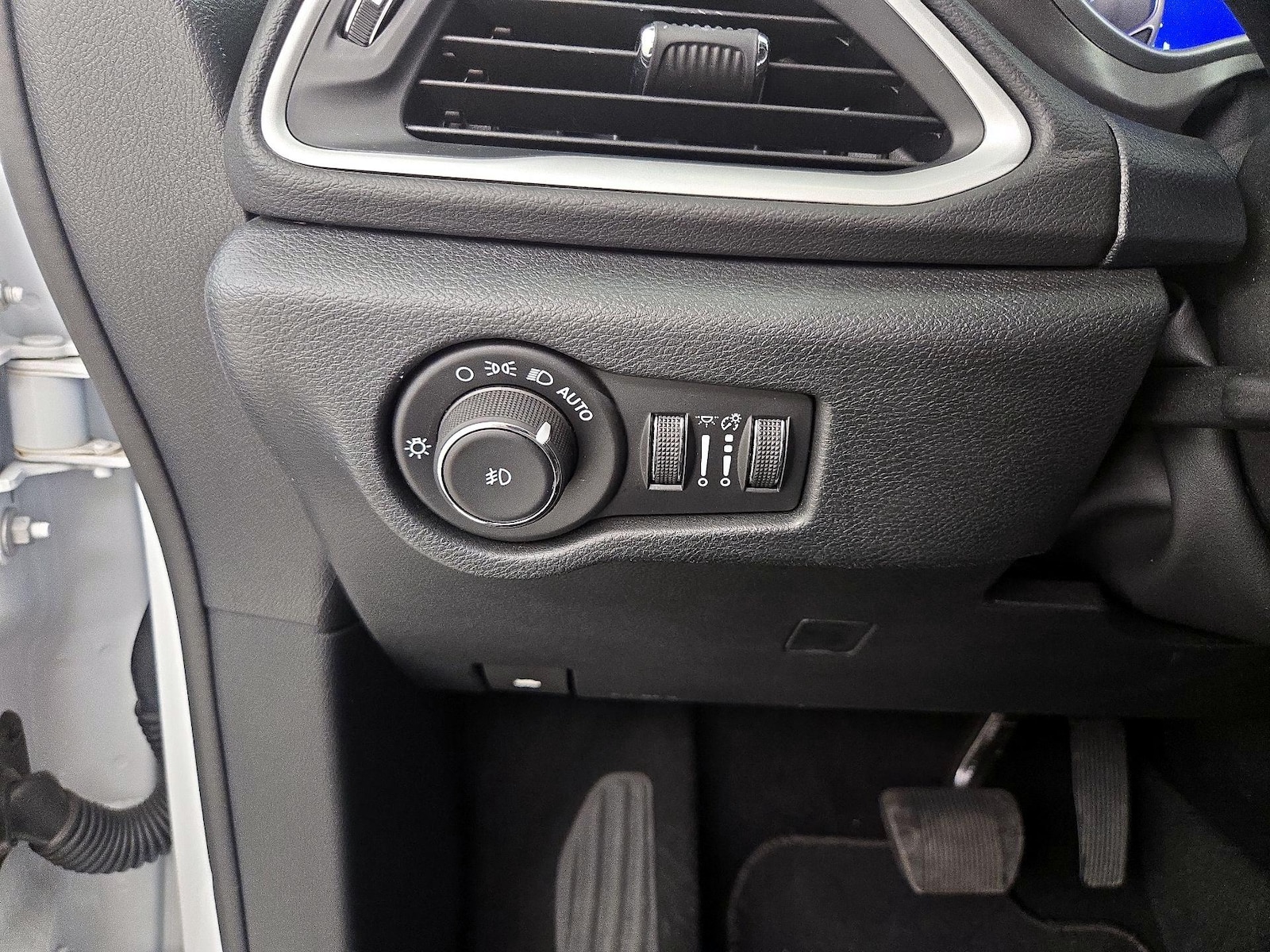 2025 Chrysler Pacifica Select - Photo 14