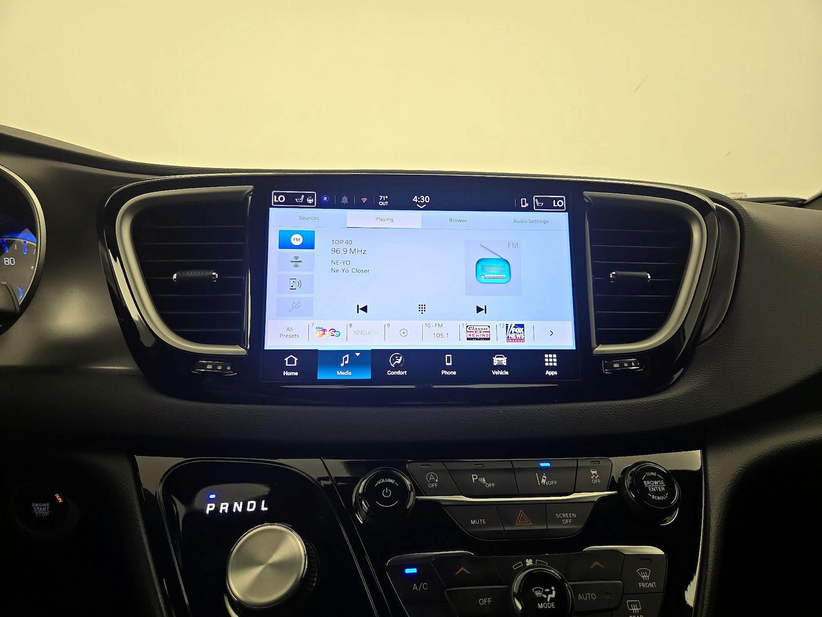 2025 Chrysler Pacifica Select - Photo 16