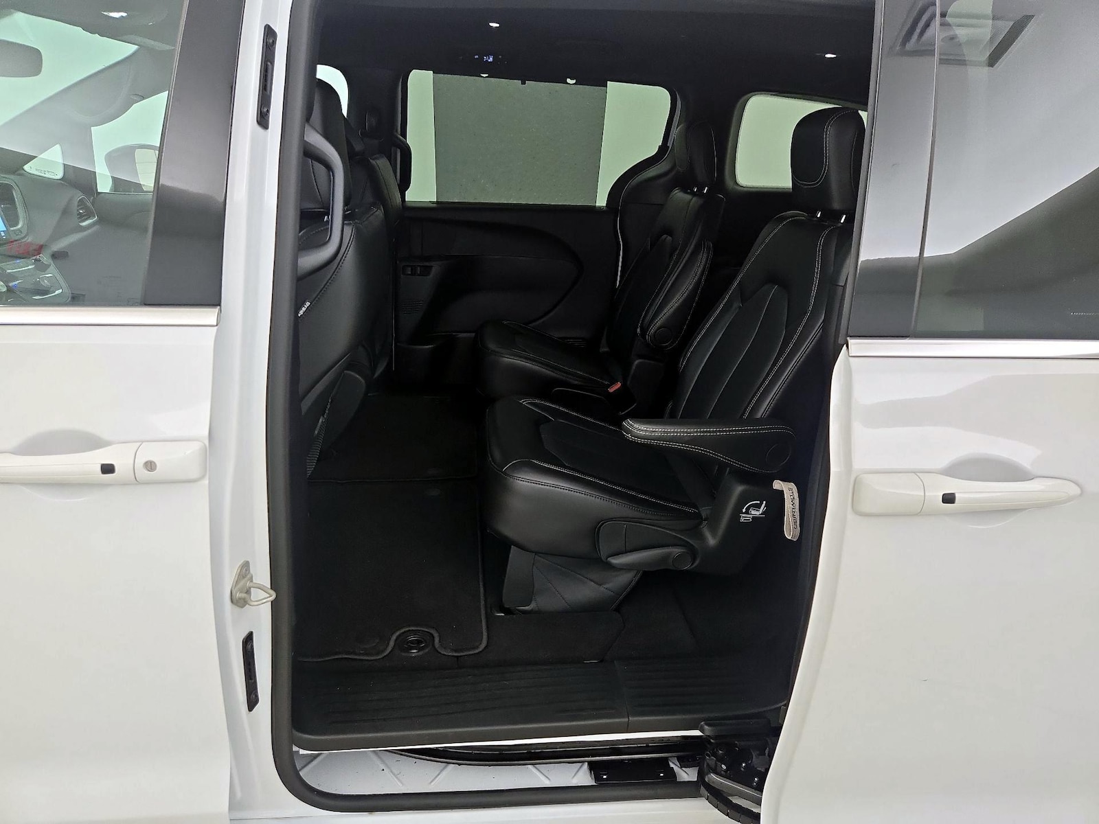 2025 Chrysler Pacifica Select - Photo 20