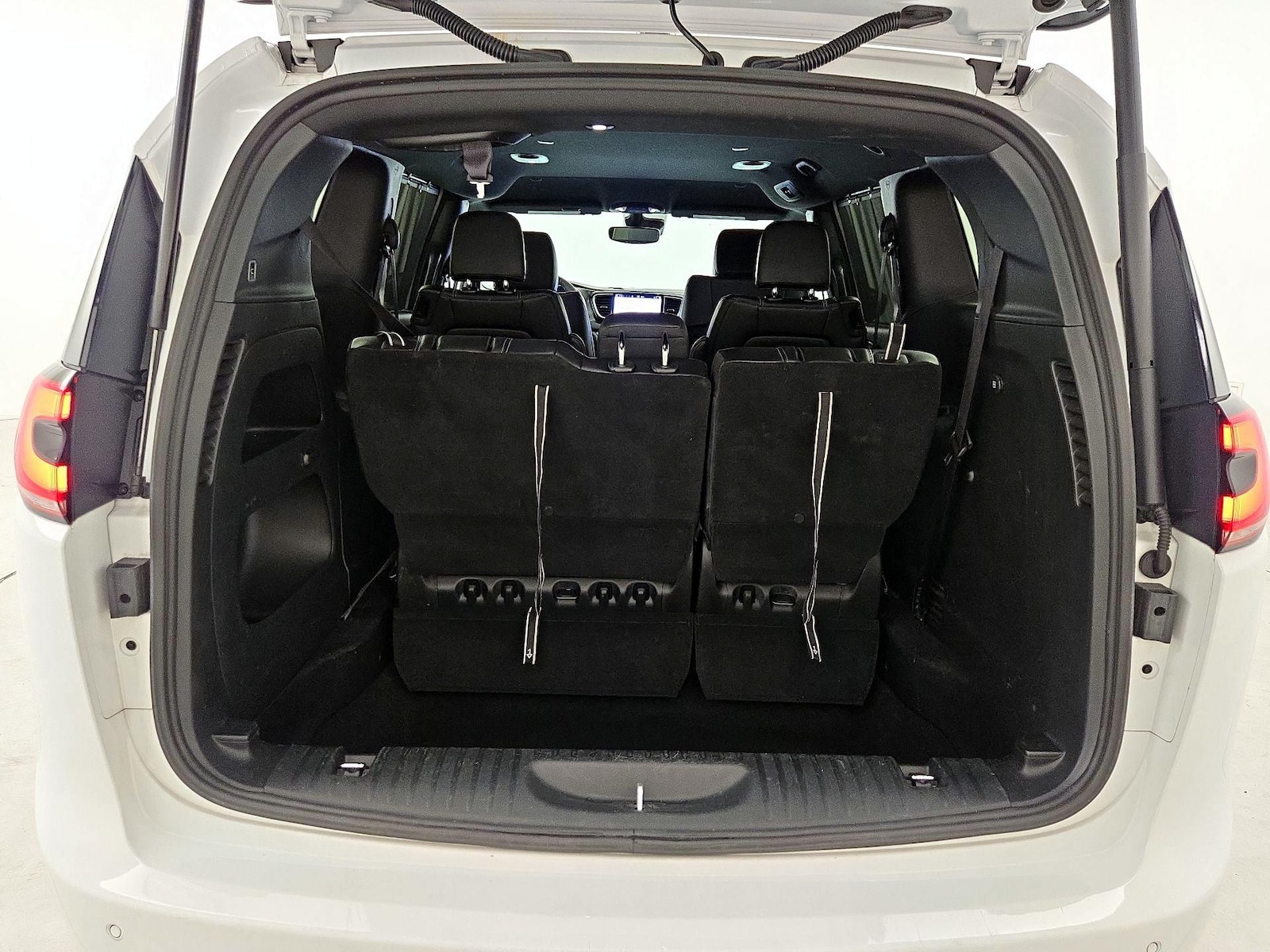 2025 Chrysler Pacifica Select - Photo 22