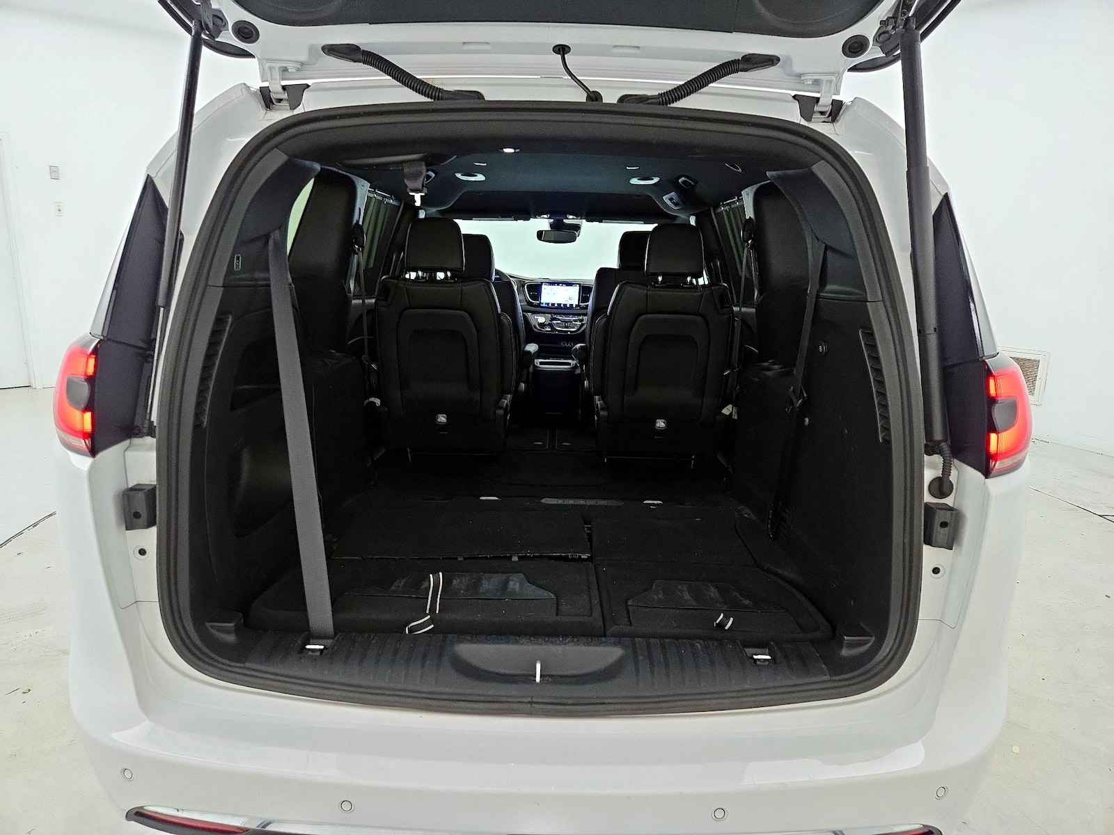 2025 Chrysler Pacifica Select - Photo 23