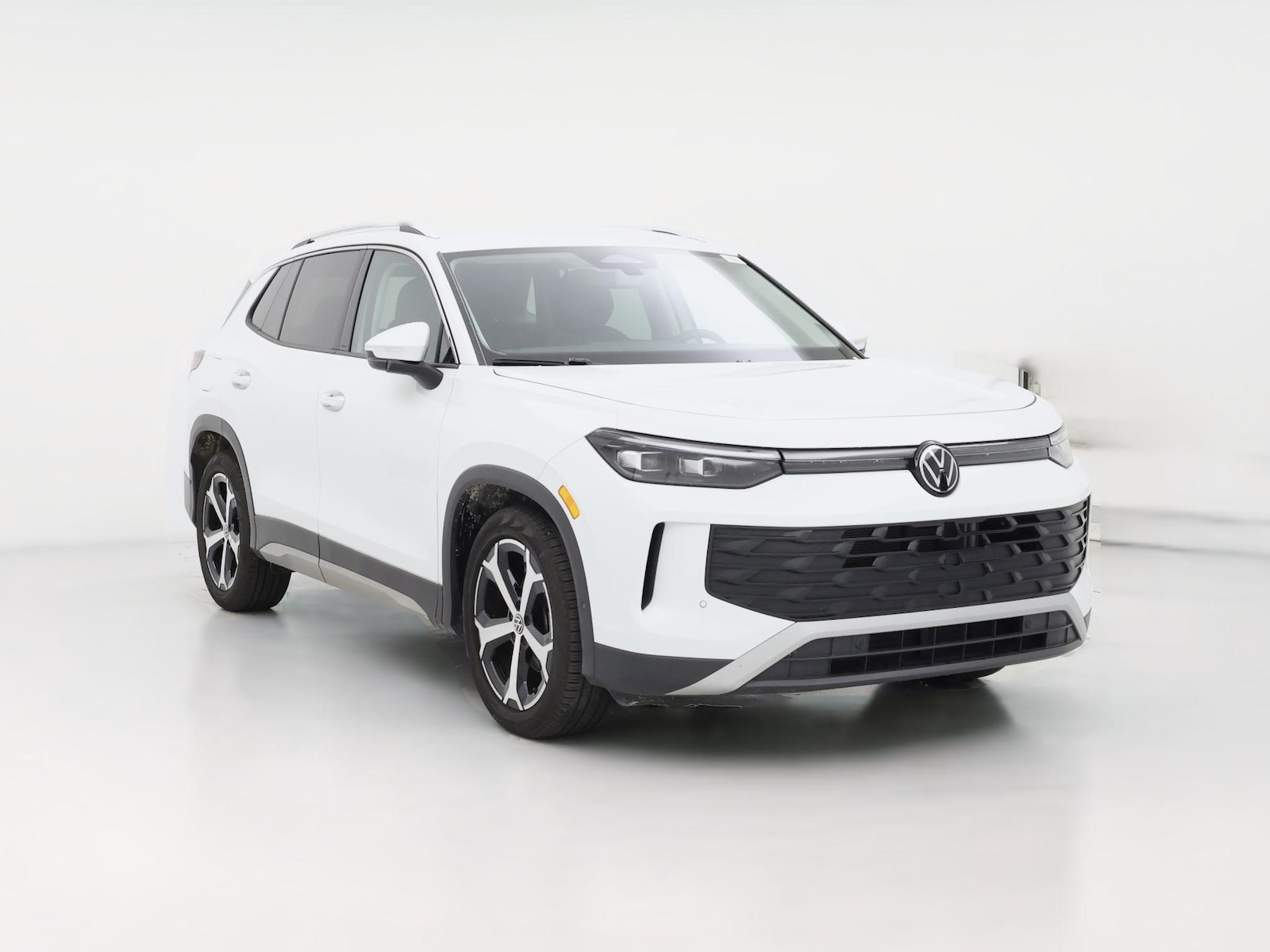 2026 Volkswagen Tiguan SE - Photo 1