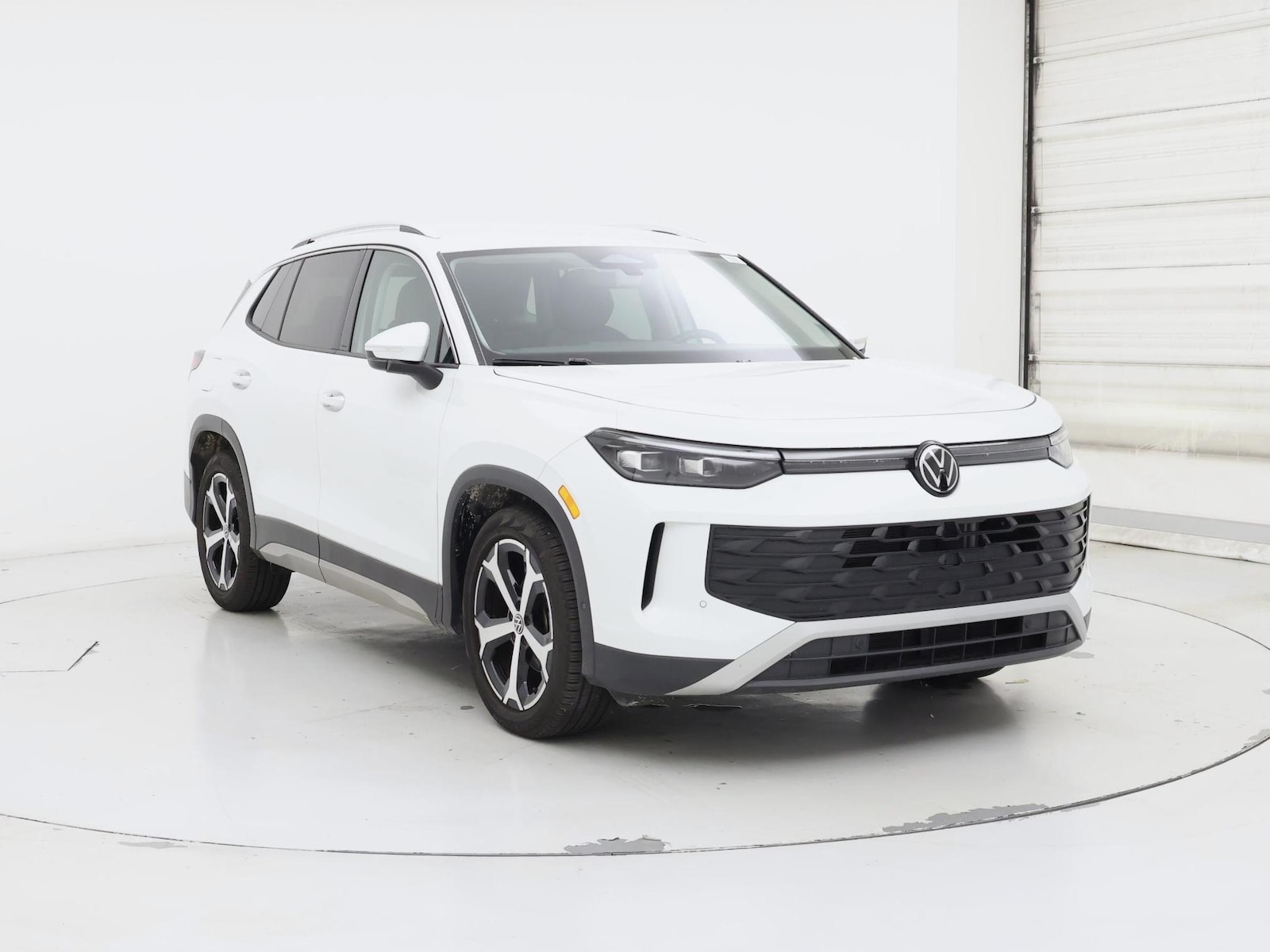 2026 Volkswagen Tiguan SE - Photo 2