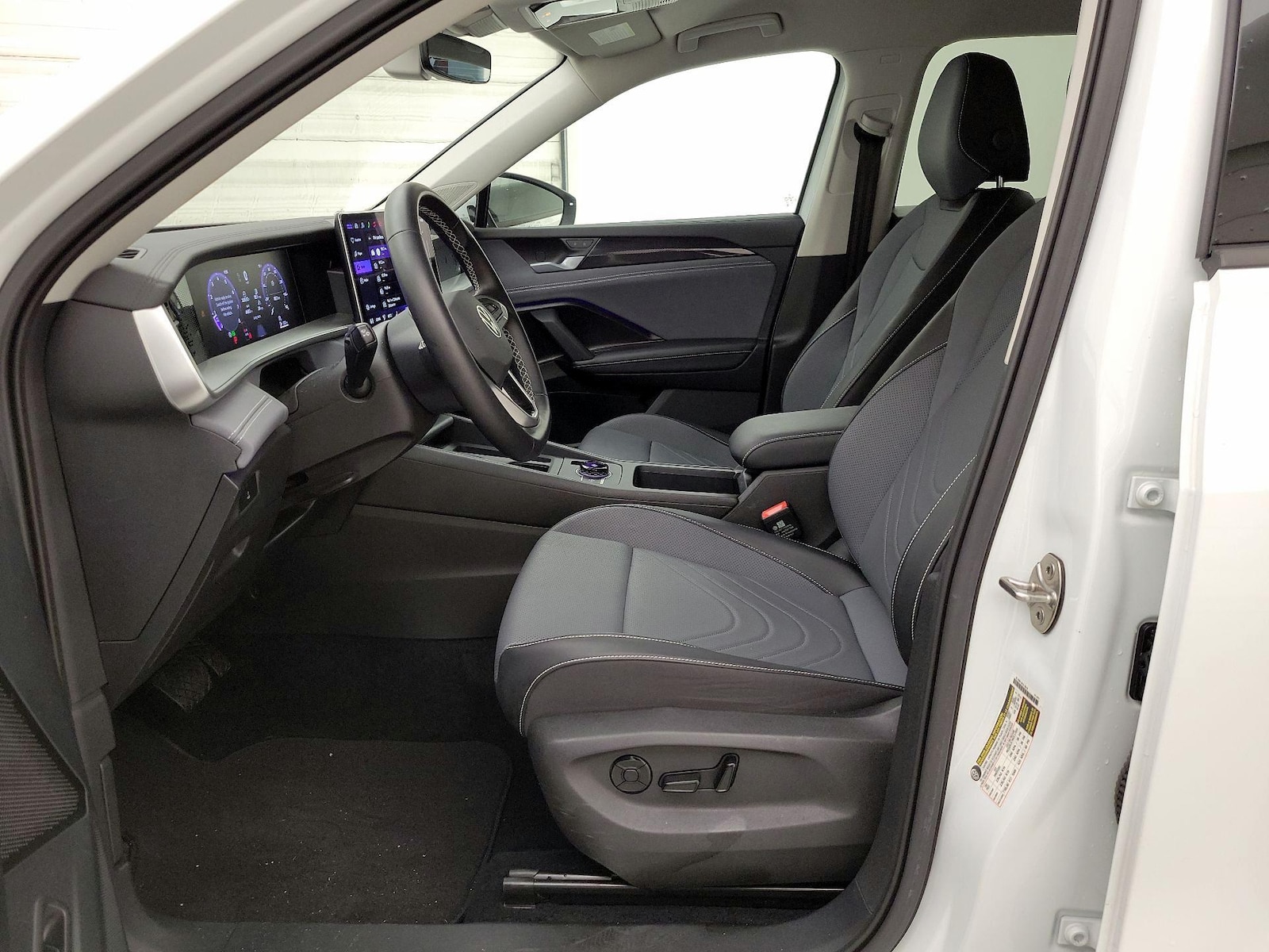 2026 Volkswagen Tiguan SE - Photo 12