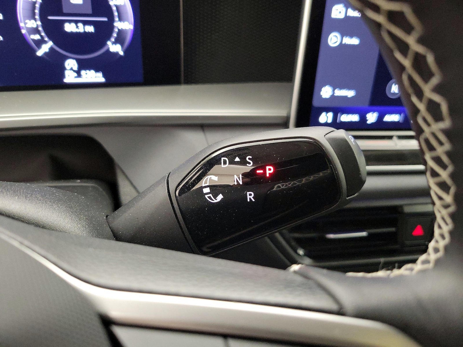 2026 Volkswagen Tiguan SE - Photo 18