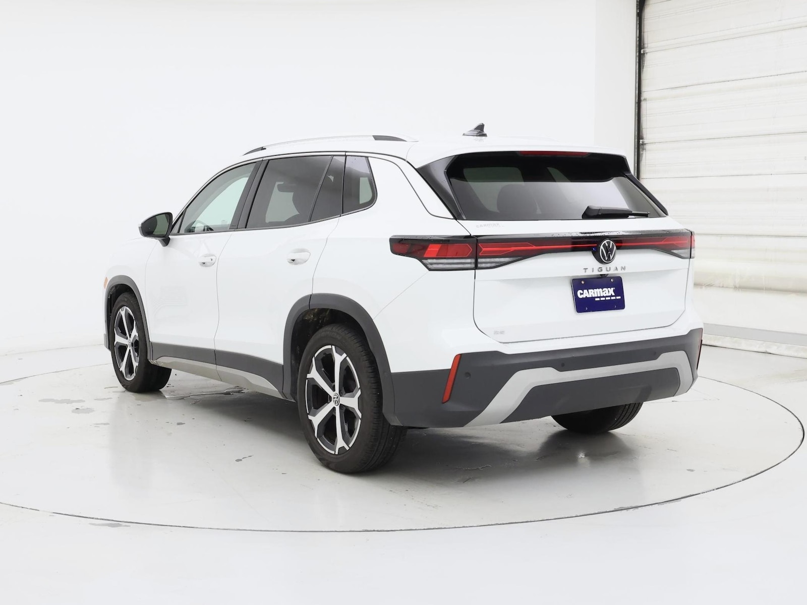 2026 Volkswagen Tiguan SE - Photo 3