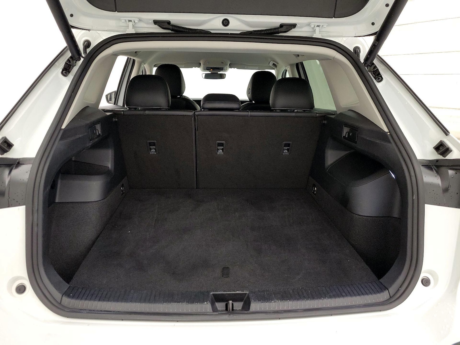 2026 Volkswagen Tiguan SE - Photo 21
