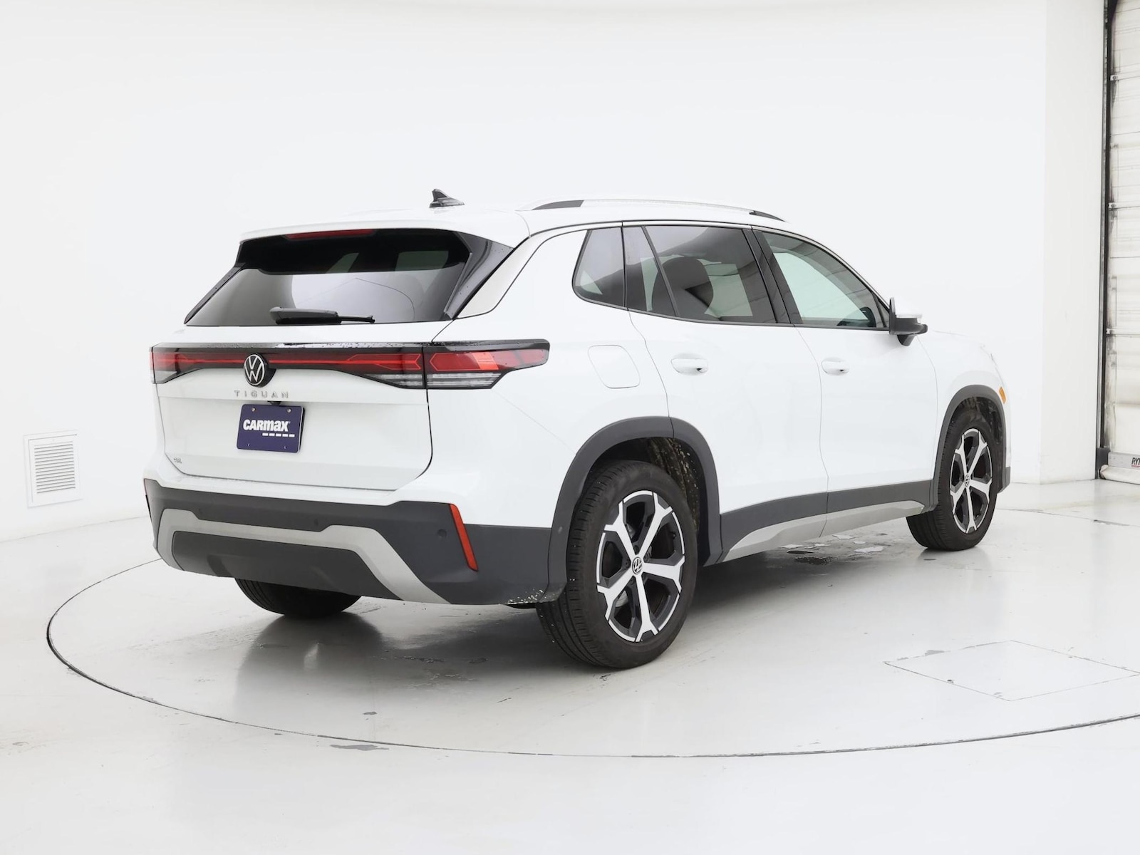 2026 Volkswagen Tiguan SE - Photo 9