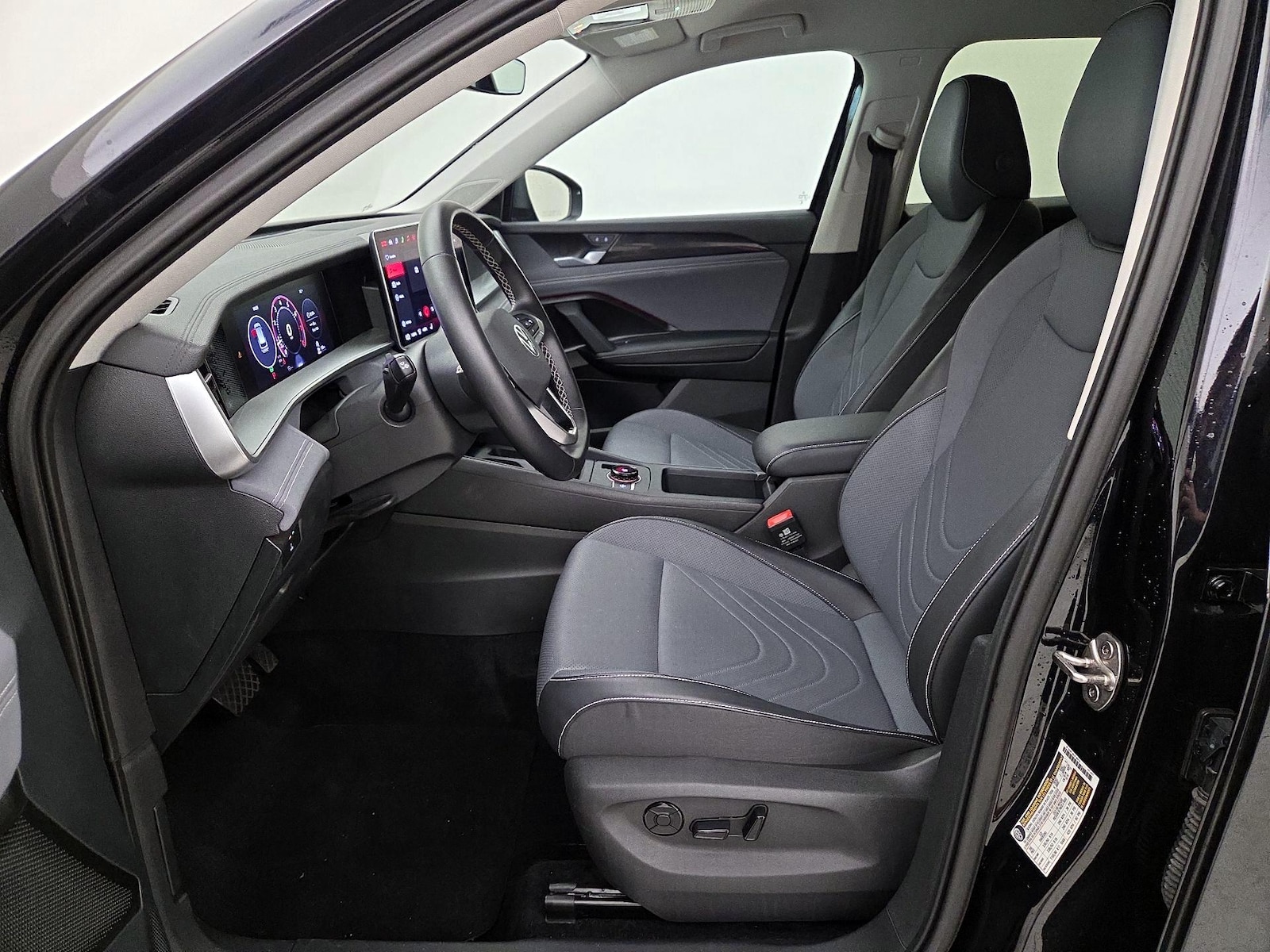 2026 Volkswagen Tiguan SE - Photo 12