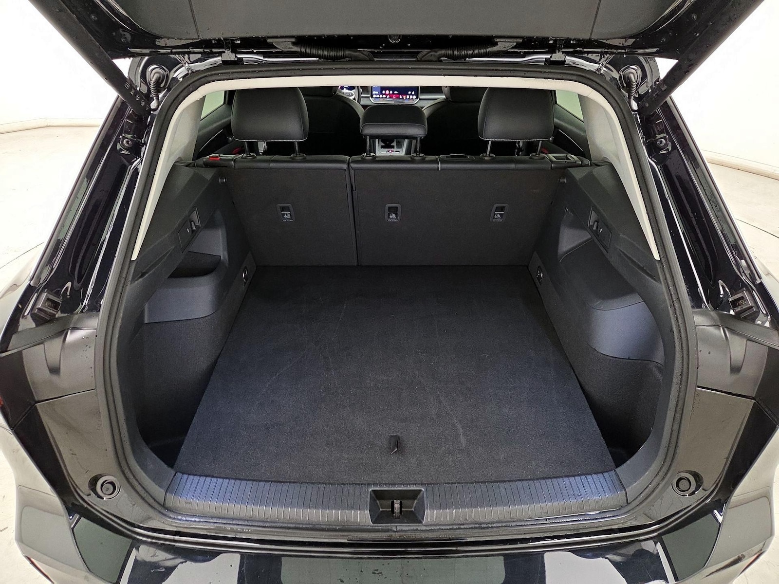 2026 Volkswagen Tiguan SE - Photo 21