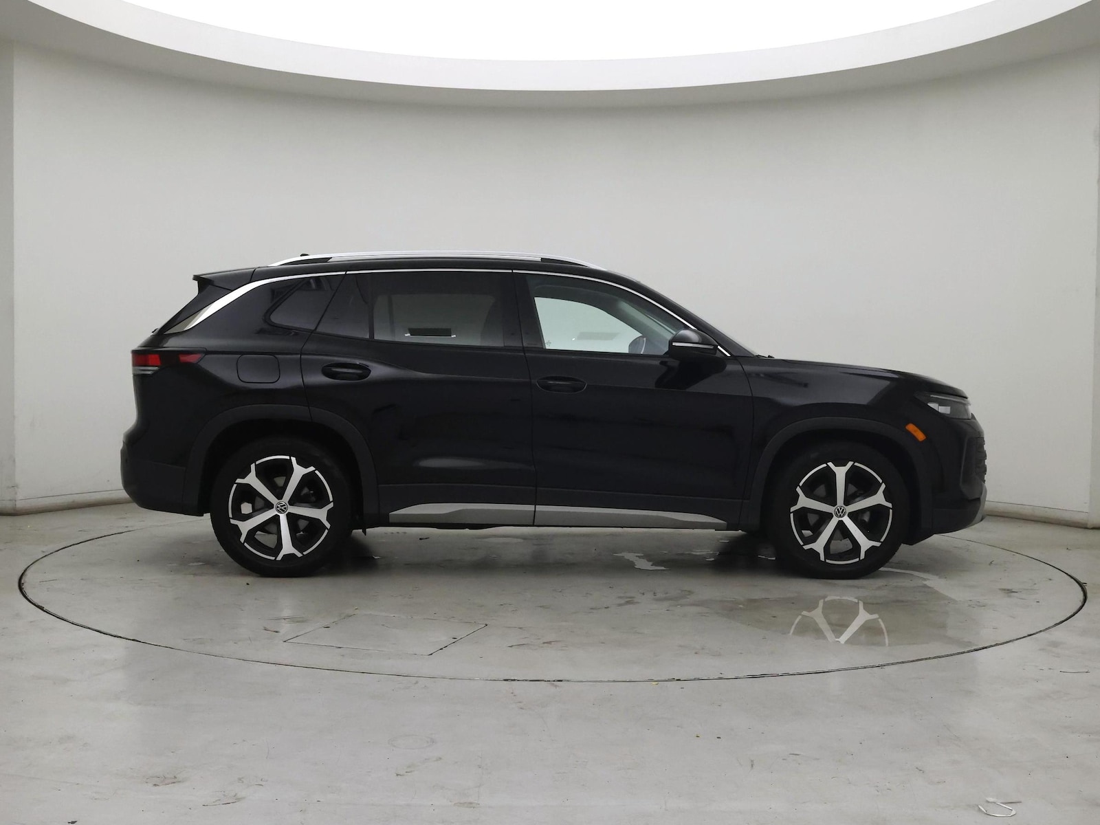 2026 Volkswagen Tiguan SE - Photo 8