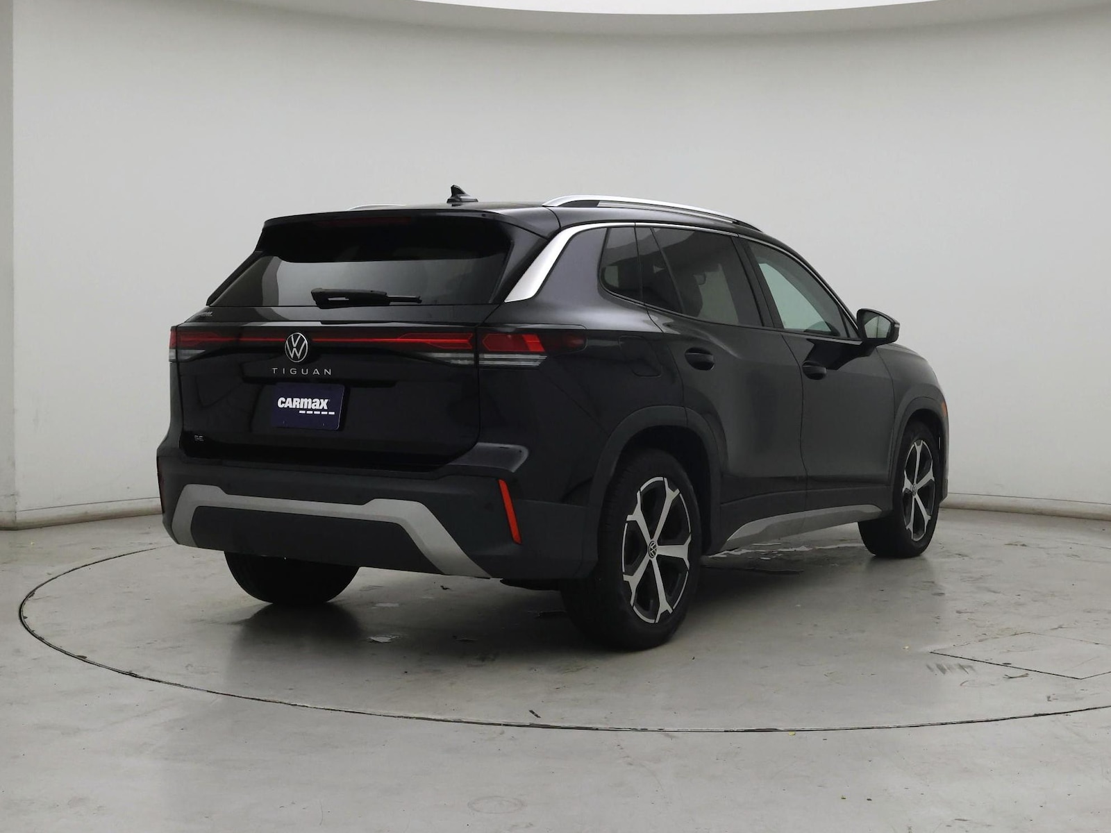2026 Volkswagen Tiguan SE - Photo 9