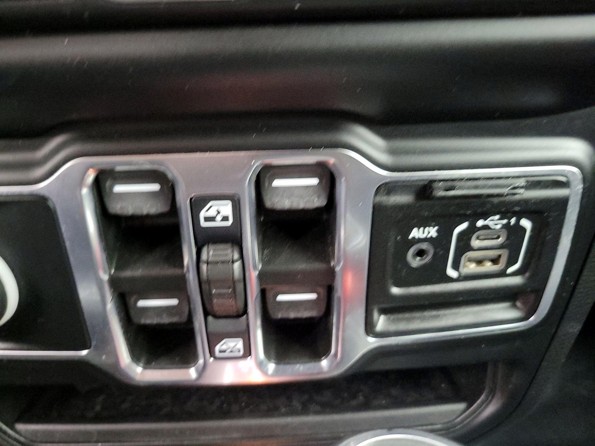 Thumbnail: 2022 Jeep Wrangler - 19