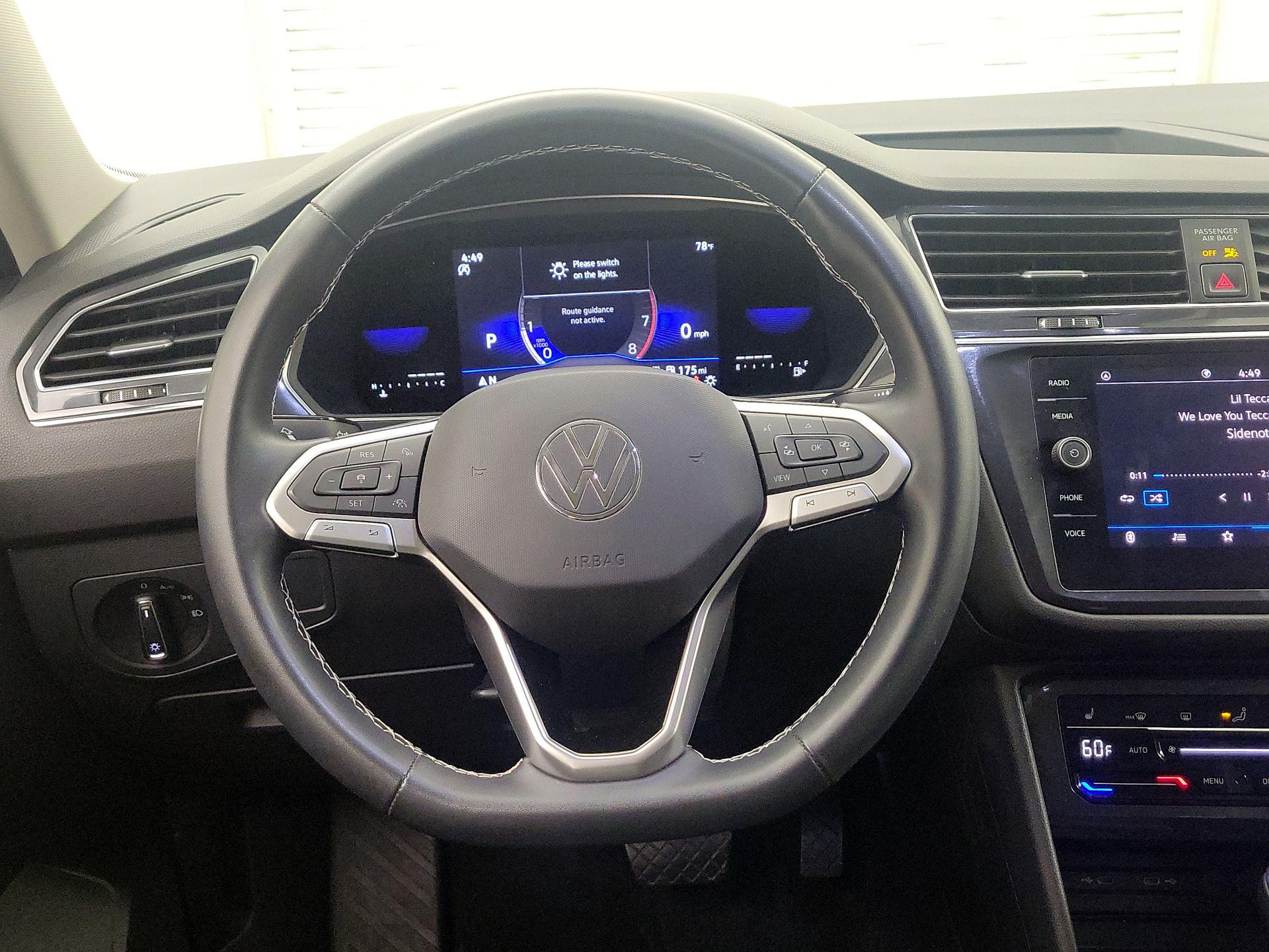 Thumbnail: 2022 Volkswagen Tiguan - 10