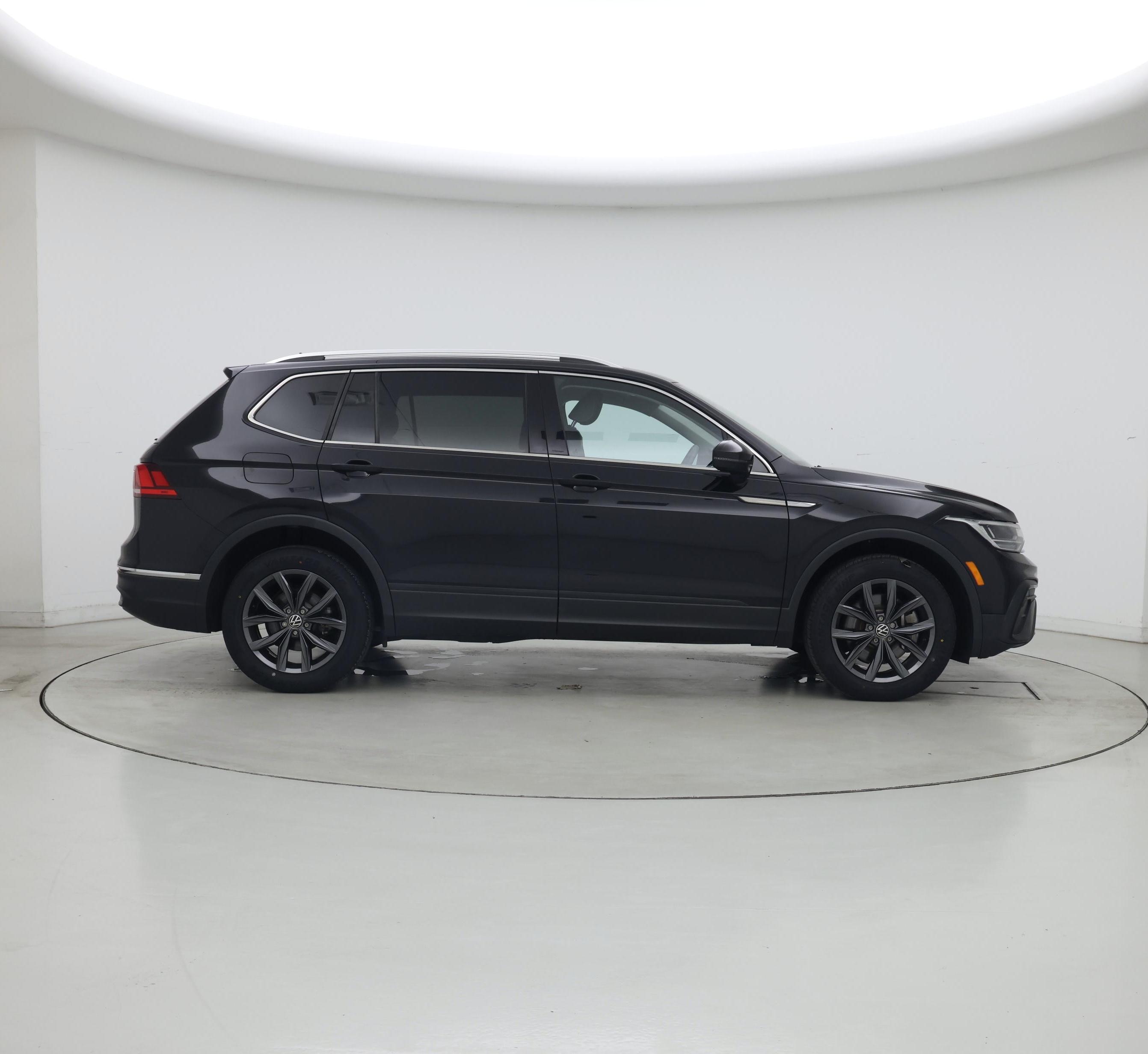 Thumbnail: 2022 Volkswagen Tiguan - 7