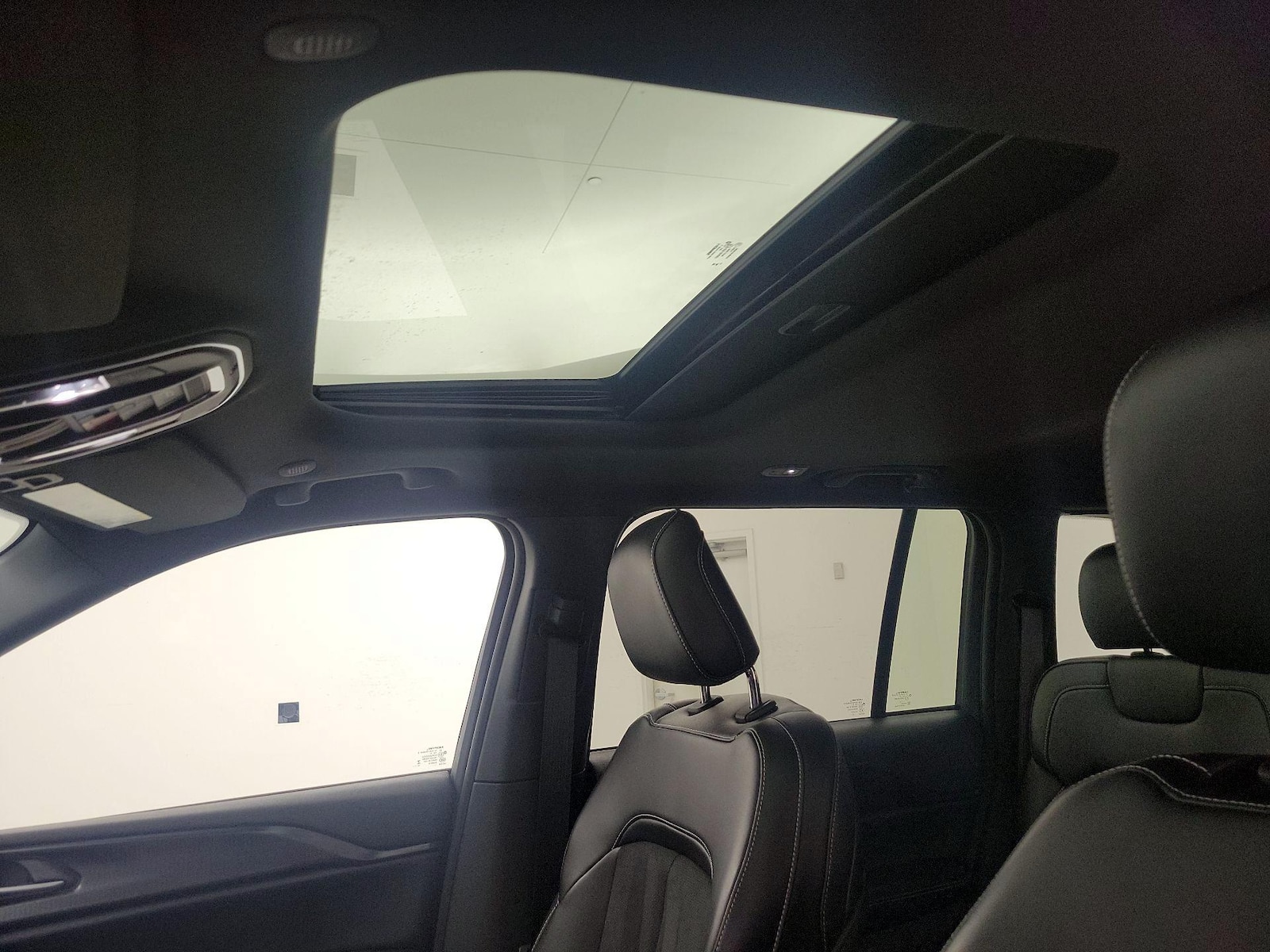 Sunroof(s) & Overhead Airbags