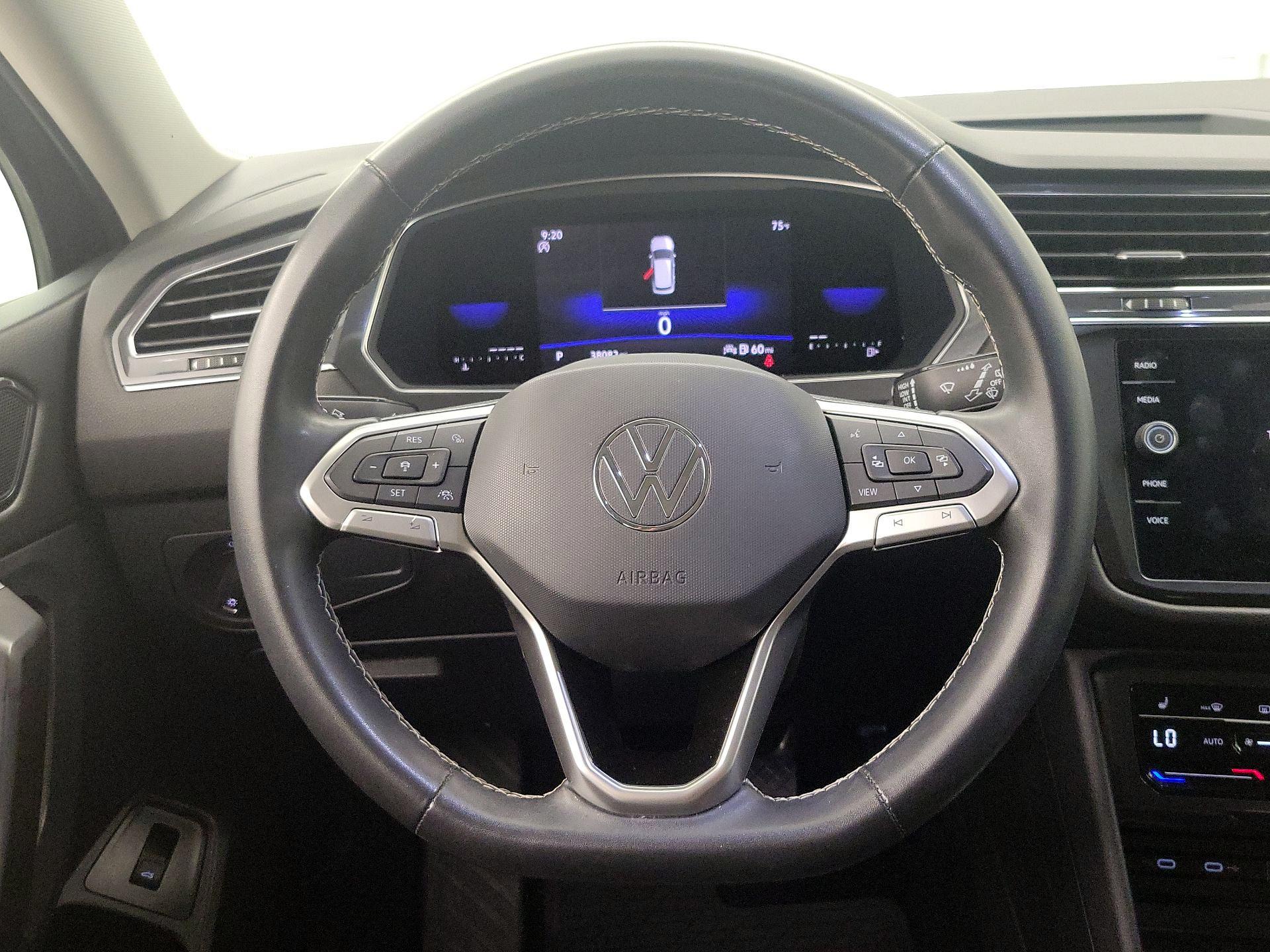 Thumbnail: 2022 Volkswagen Tiguan - 10