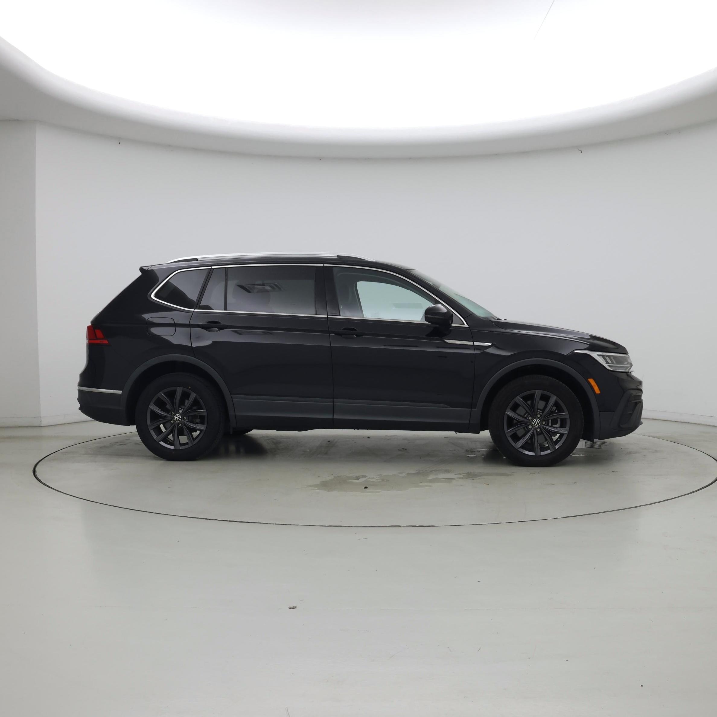 Thumbnail: 2022 Volkswagen Tiguan - 7