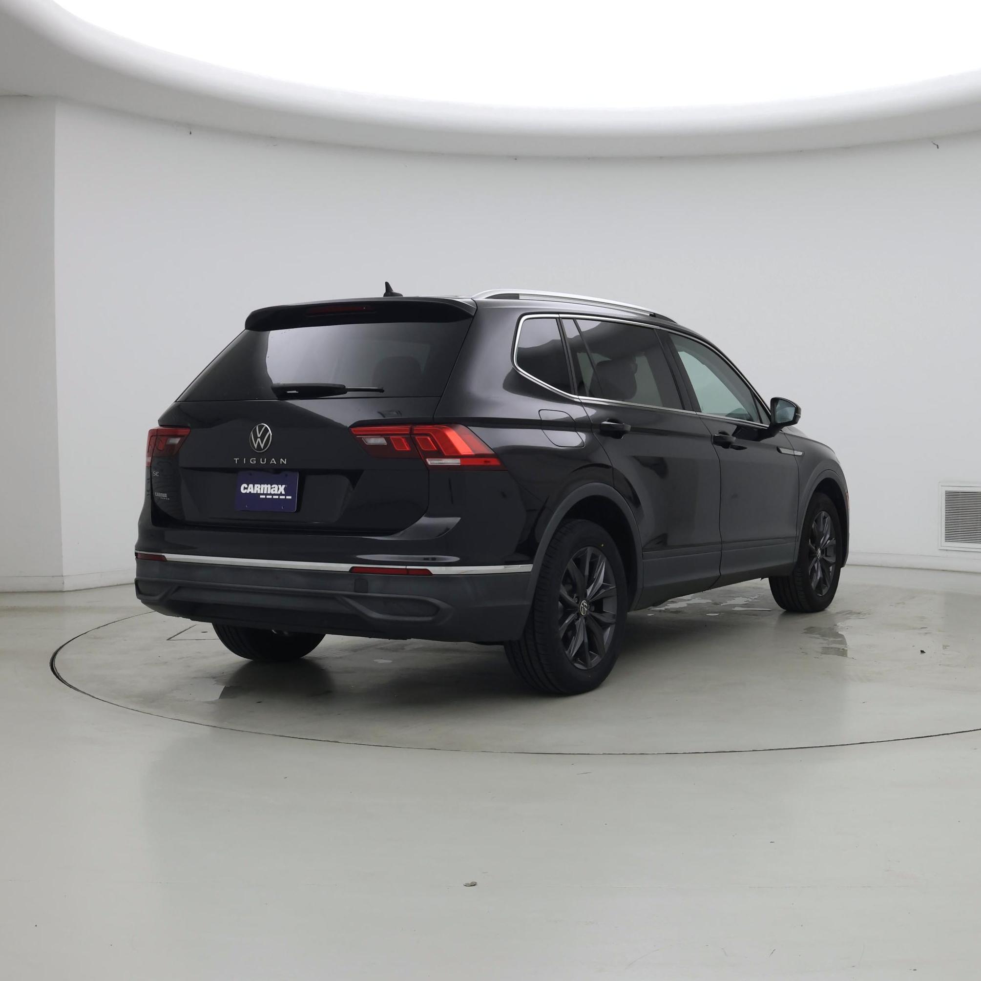 Thumbnail: 2022 Volkswagen Tiguan - 8