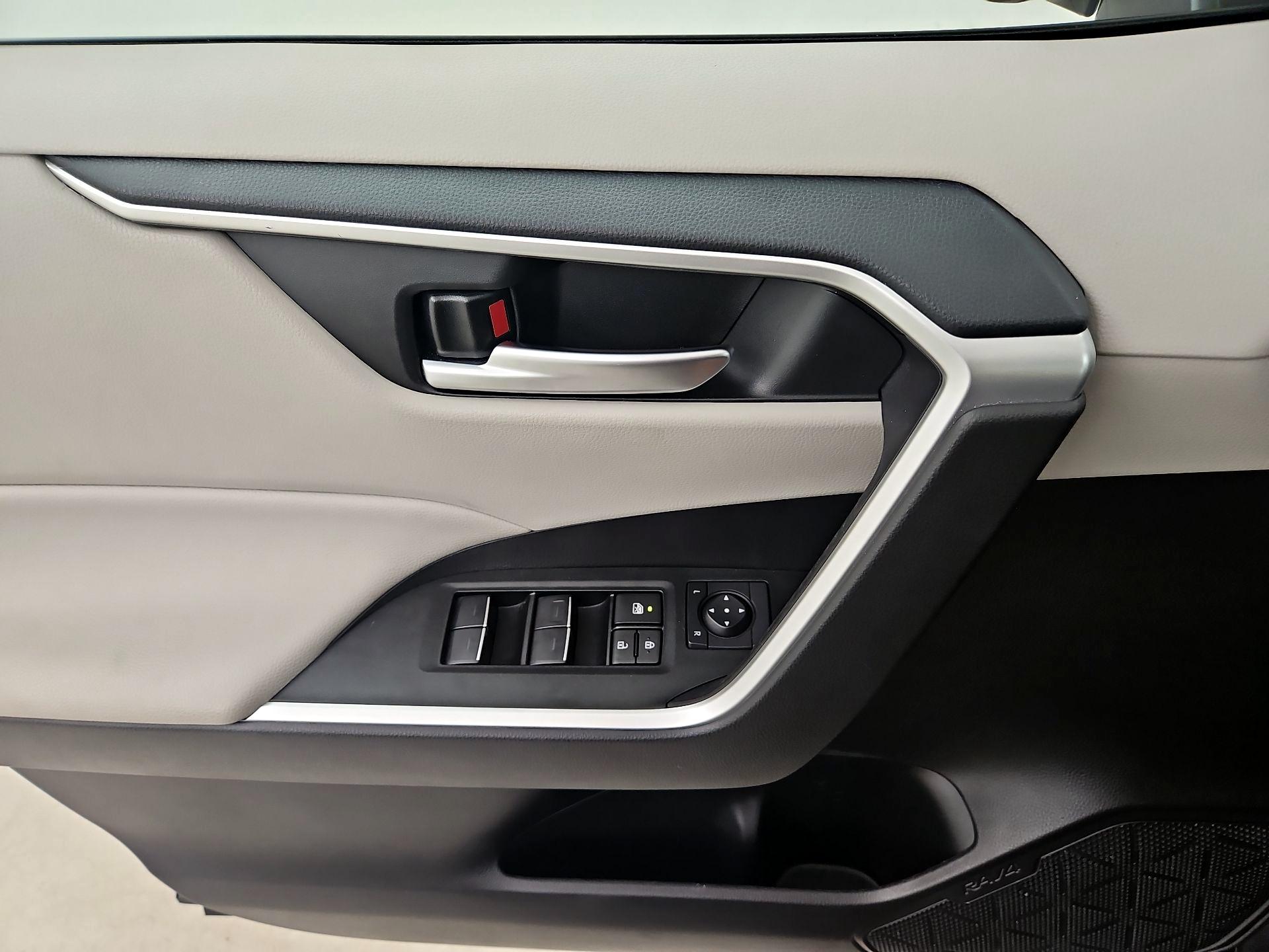 Thumbnail: 2025 Toyota RAV4 - 10