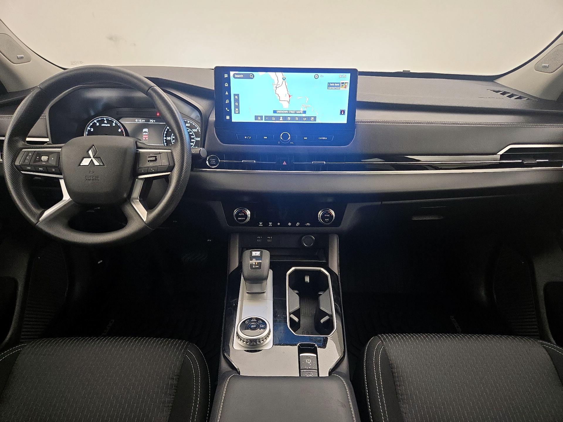 Thumbnail: 2025 Mitsubishi Outlander - 9