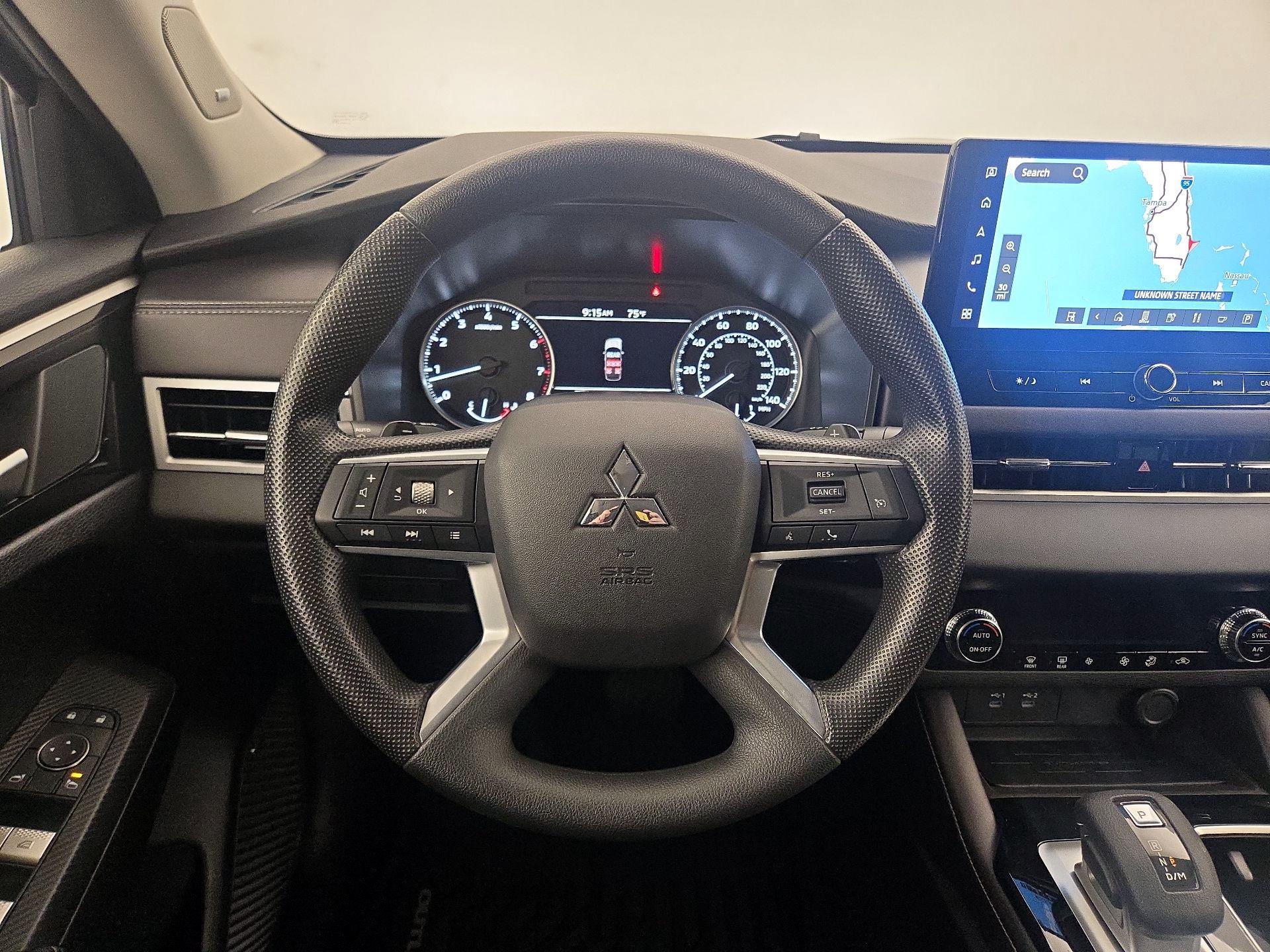 Thumbnail: 2025 Mitsubishi Outlander - 10