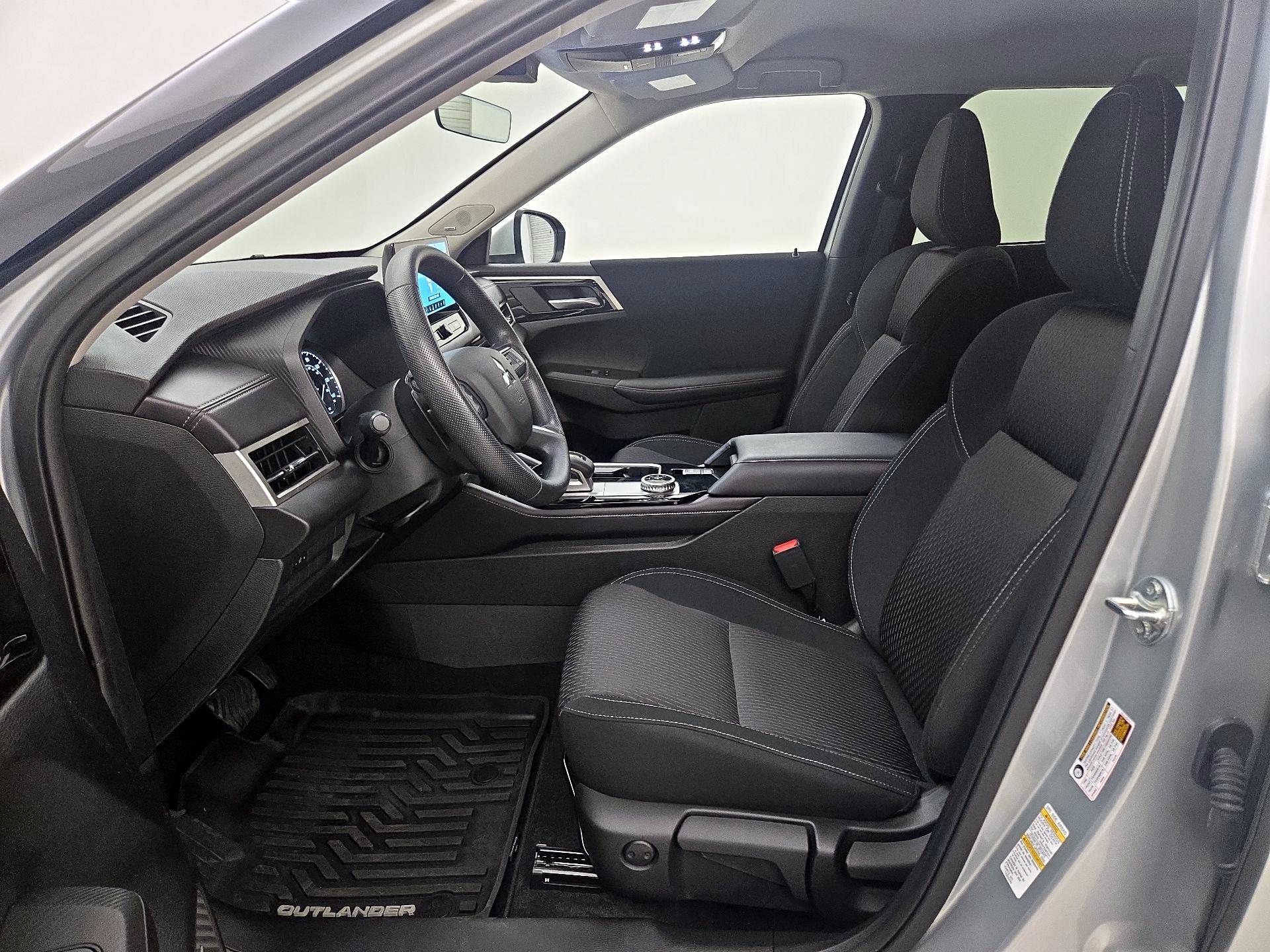 Thumbnail: 2025 Mitsubishi Outlander - 11