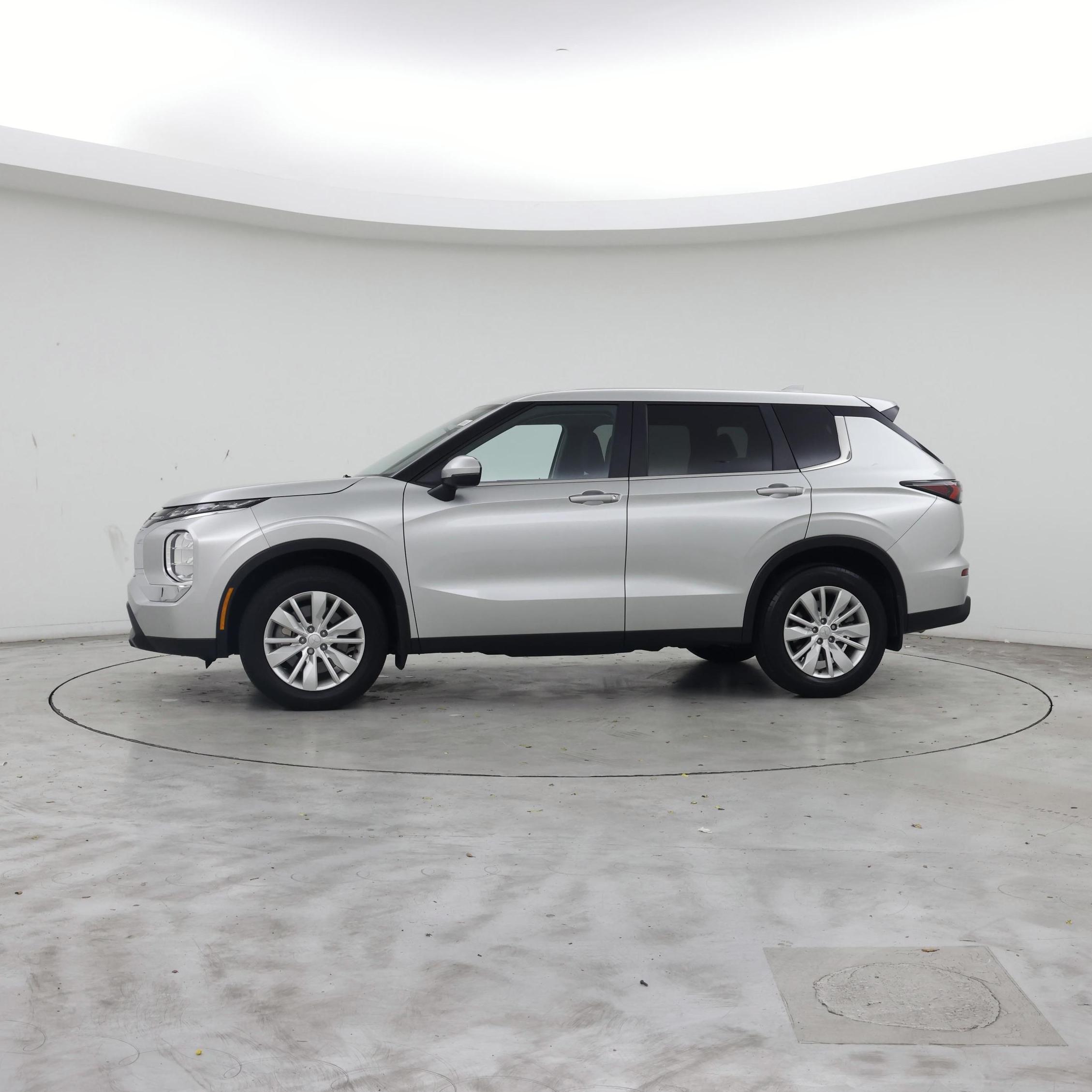 Thumbnail: 2025 Mitsubishi Outlander - 3
