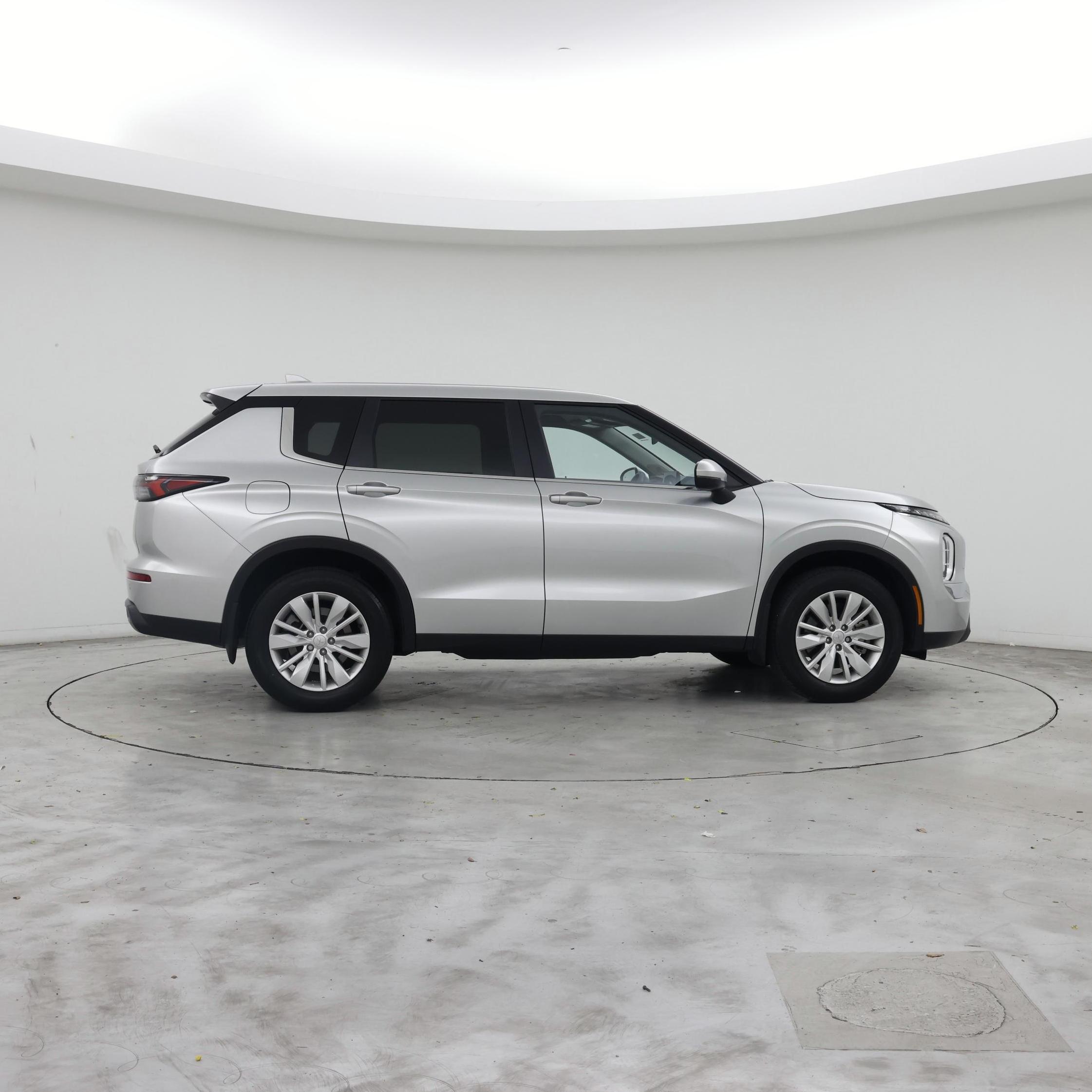 Thumbnail: 2025 Mitsubishi Outlander - 7