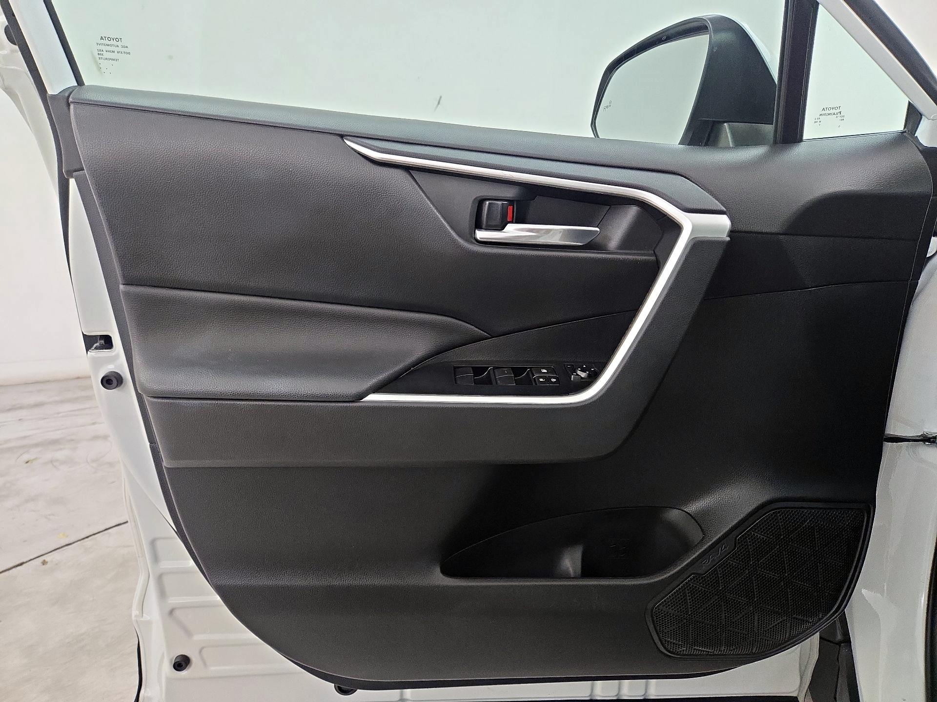 Thumbnail: 2021 Toyota RAV4 - 12