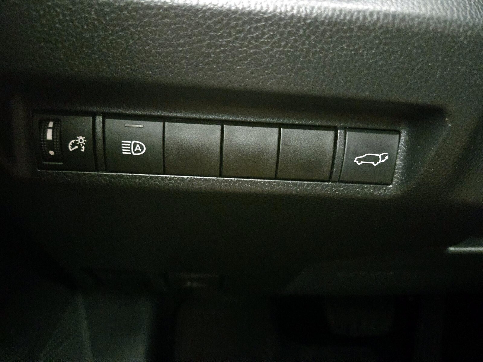 2021 Toyota RAV4 XLE - Photo 14