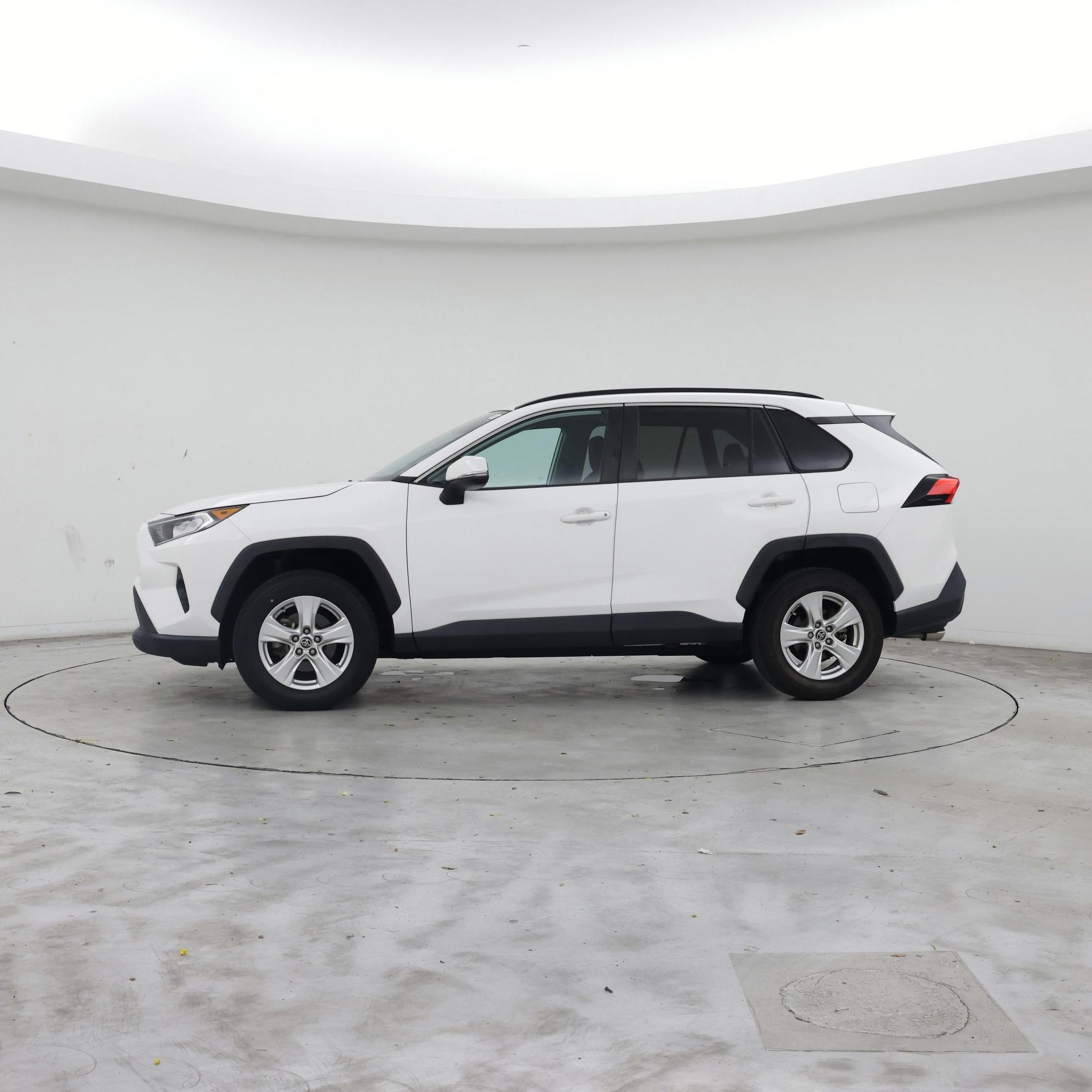 Thumbnail: 2021 Toyota RAV4 - 3