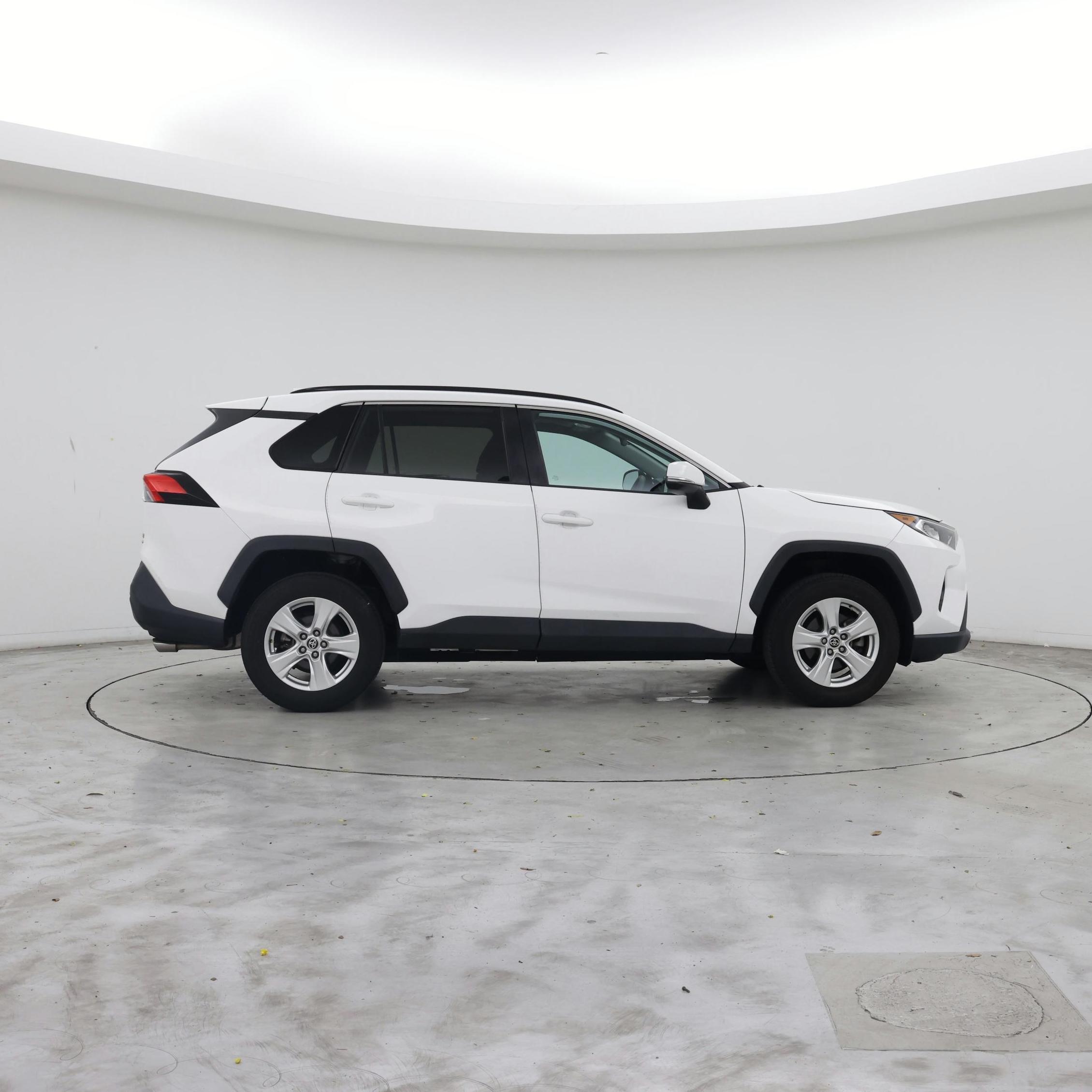 Thumbnail: 2021 Toyota RAV4 - 7