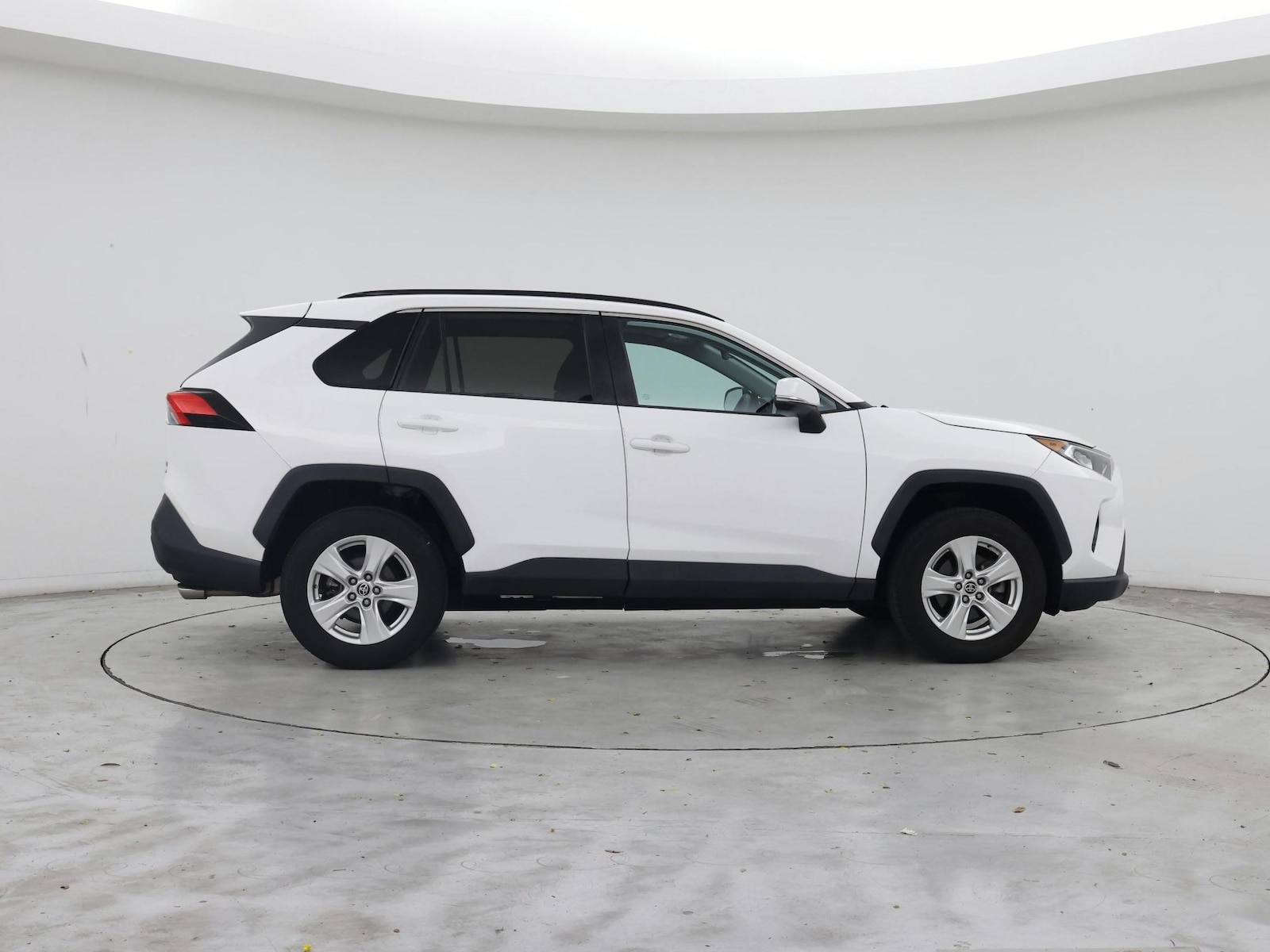 2021 Toyota RAV4 XLE - Photo 8